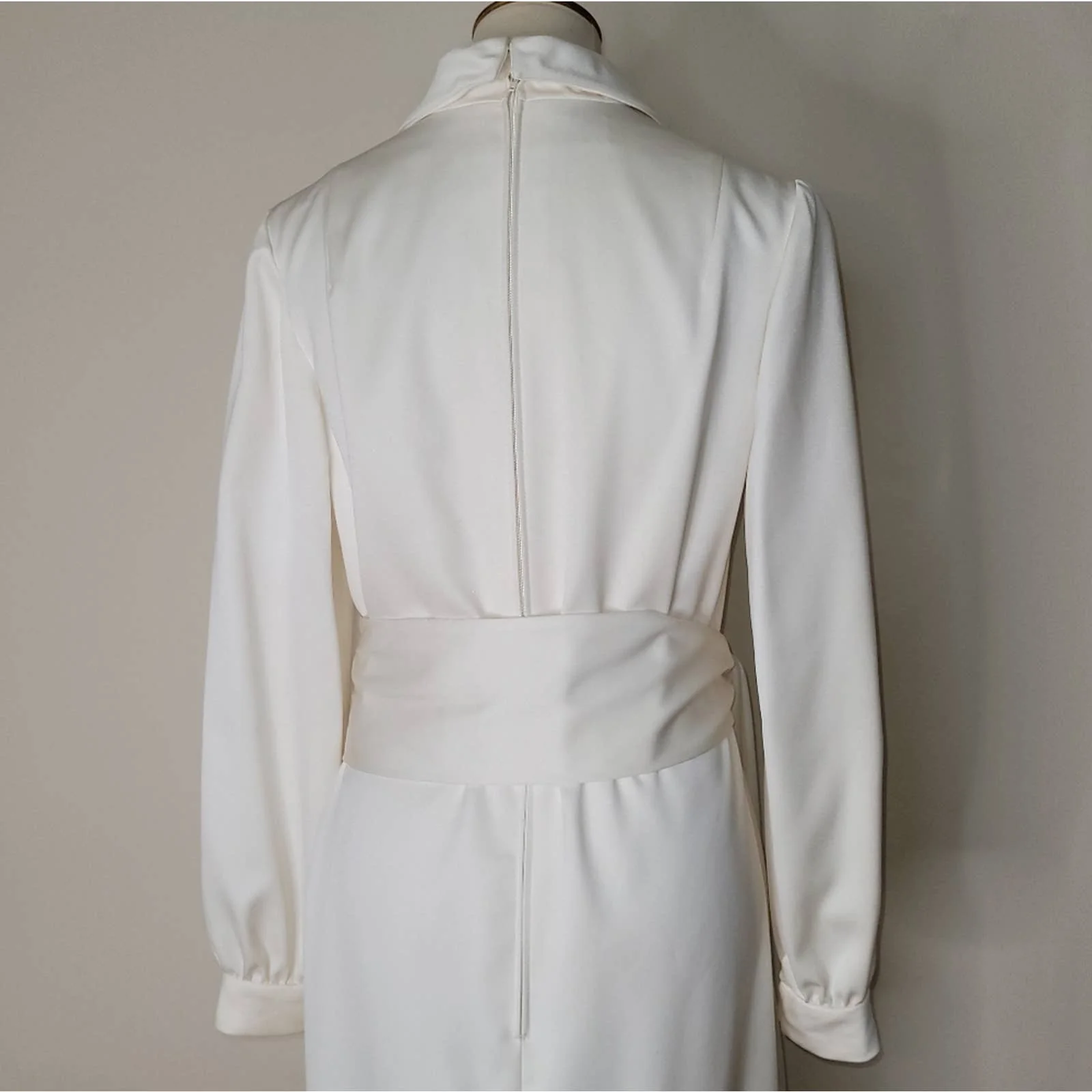 Sakowitz Vintage Ivory Collared Long-Sleeved Maxi Tie Dress - L by Robert Courtney - Image 6