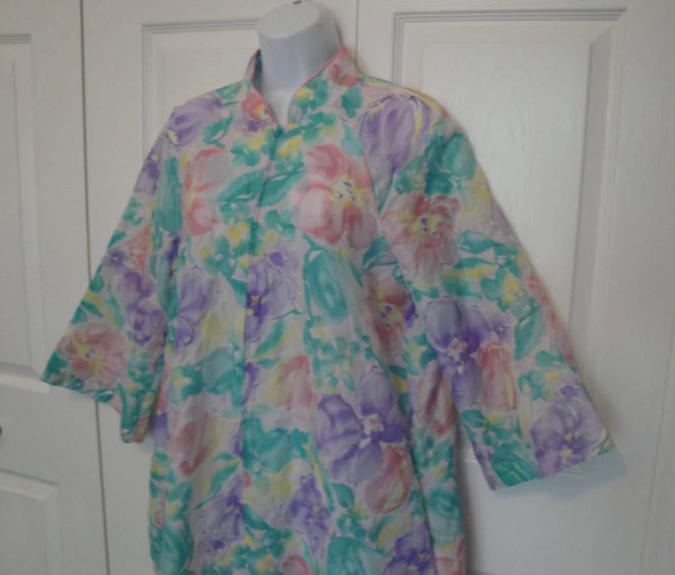 Saybury New York Robe Knee Length Polyester A-Line Pastel Floral Front Zip 70s Union Logo Pockets by Saybury New York - Image 3
