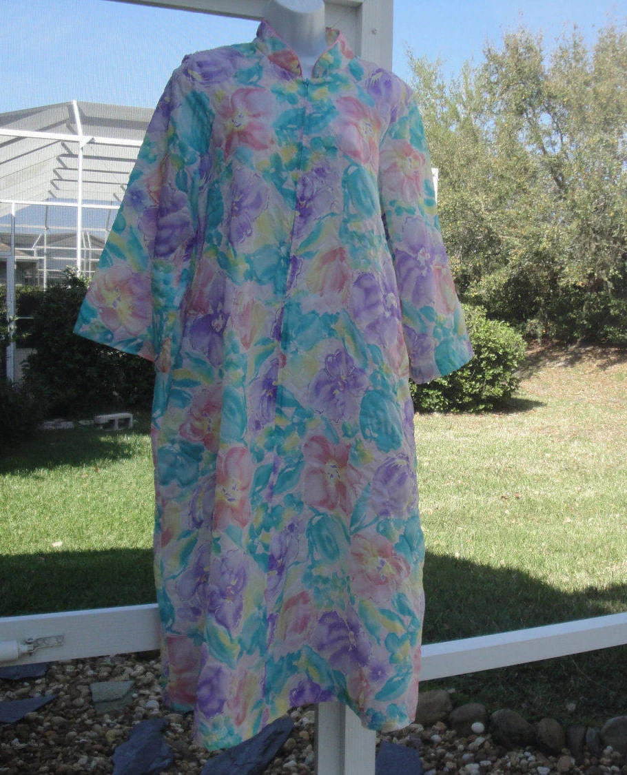 Saybury New York Robe Knee Length Polyester A-Line Pastel Floral Front Zip 70s Union Logo Pockets by Saybury New York - Image 4