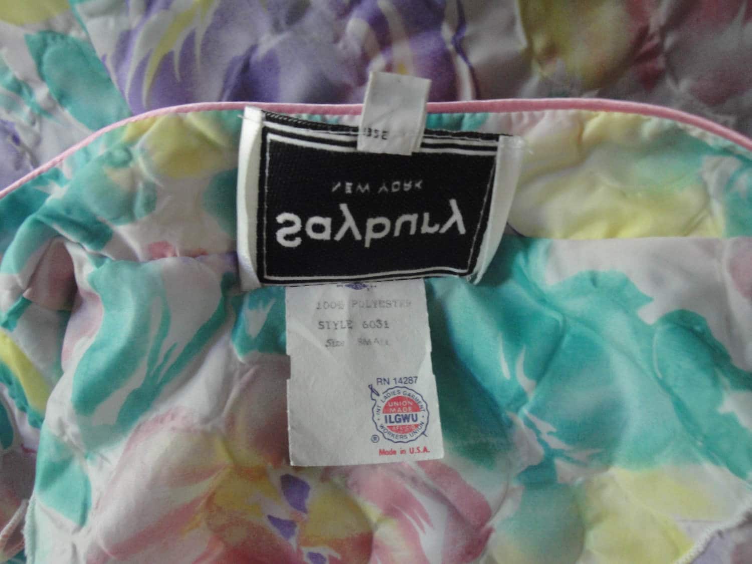 Saybury New York Robe Knee Length Polyester A-Line Pastel Floral Front Zip 70s Union Logo Pockets by Saybury New York - Image 5