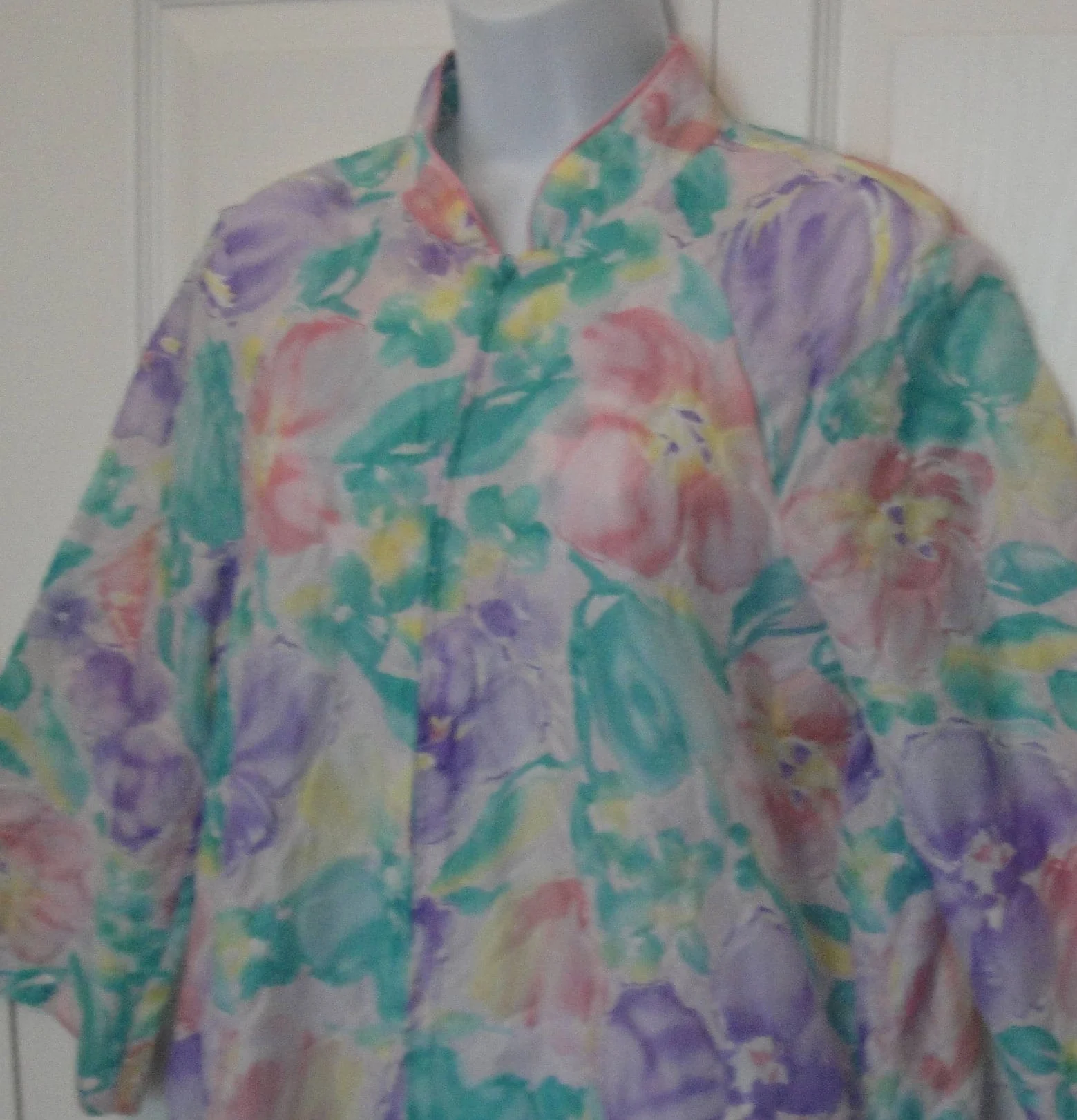 Saybury New York Robe Knee Length Polyester A-Line Pastel Floral Front Zip 70s Union Logo Pockets by Saybury New York - Image 6