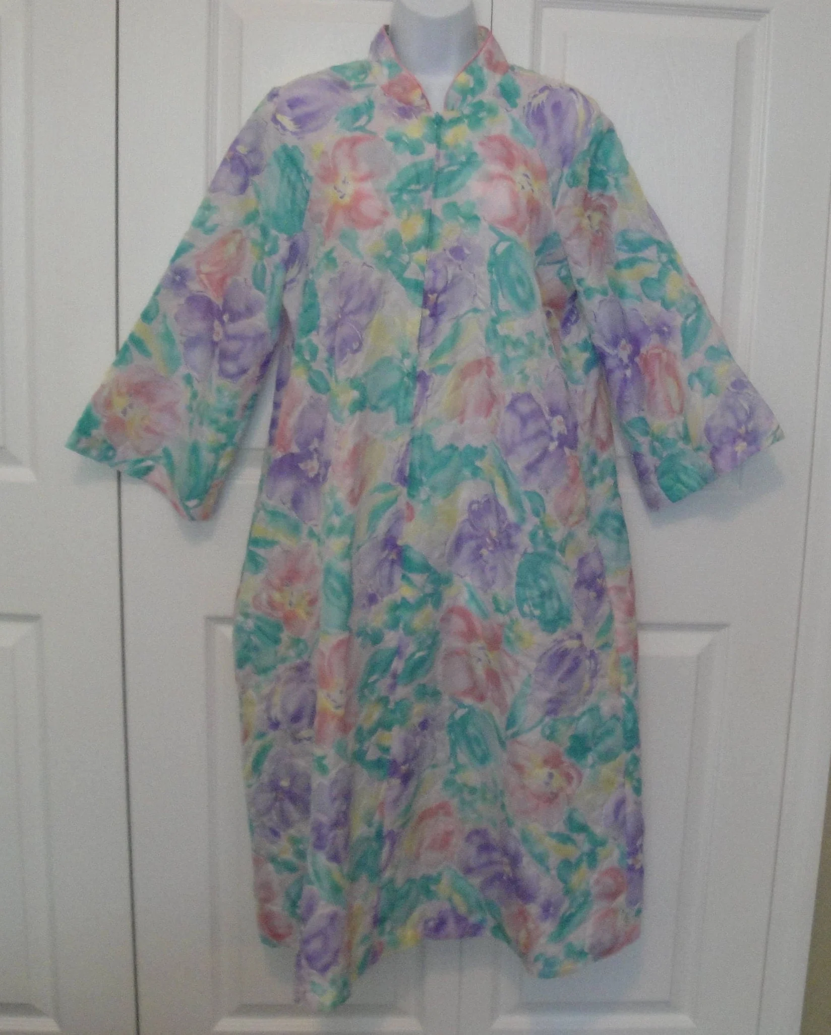 Saybury New York Robe Knee Length Polyester A-Line Pastel Floral Front Zip 70s Union Logo Pockets by Saybury New York - Image 7