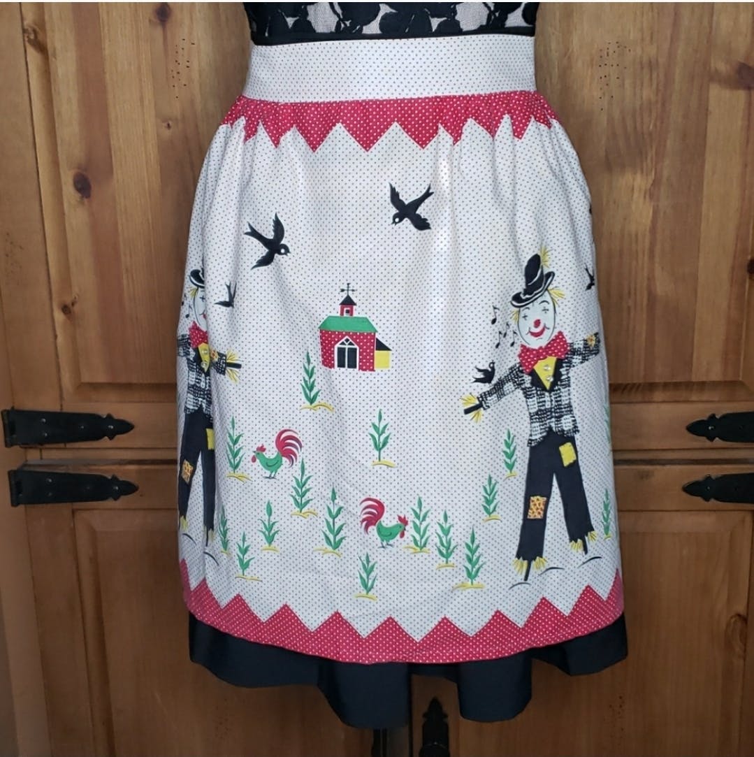 Scarecrow Polka Dot Hostess Half Apron - Image 3