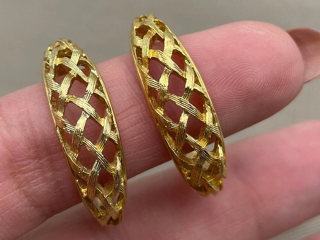 Signed Basketweave Hoop Earrings Vintage Statement Earrings by Napier - Image 3