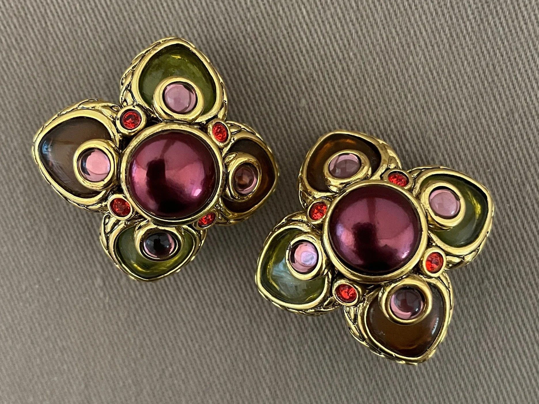Signed Joan Rivers Jeweled Tone Lucite Clip On Statement Earrings - Image 7