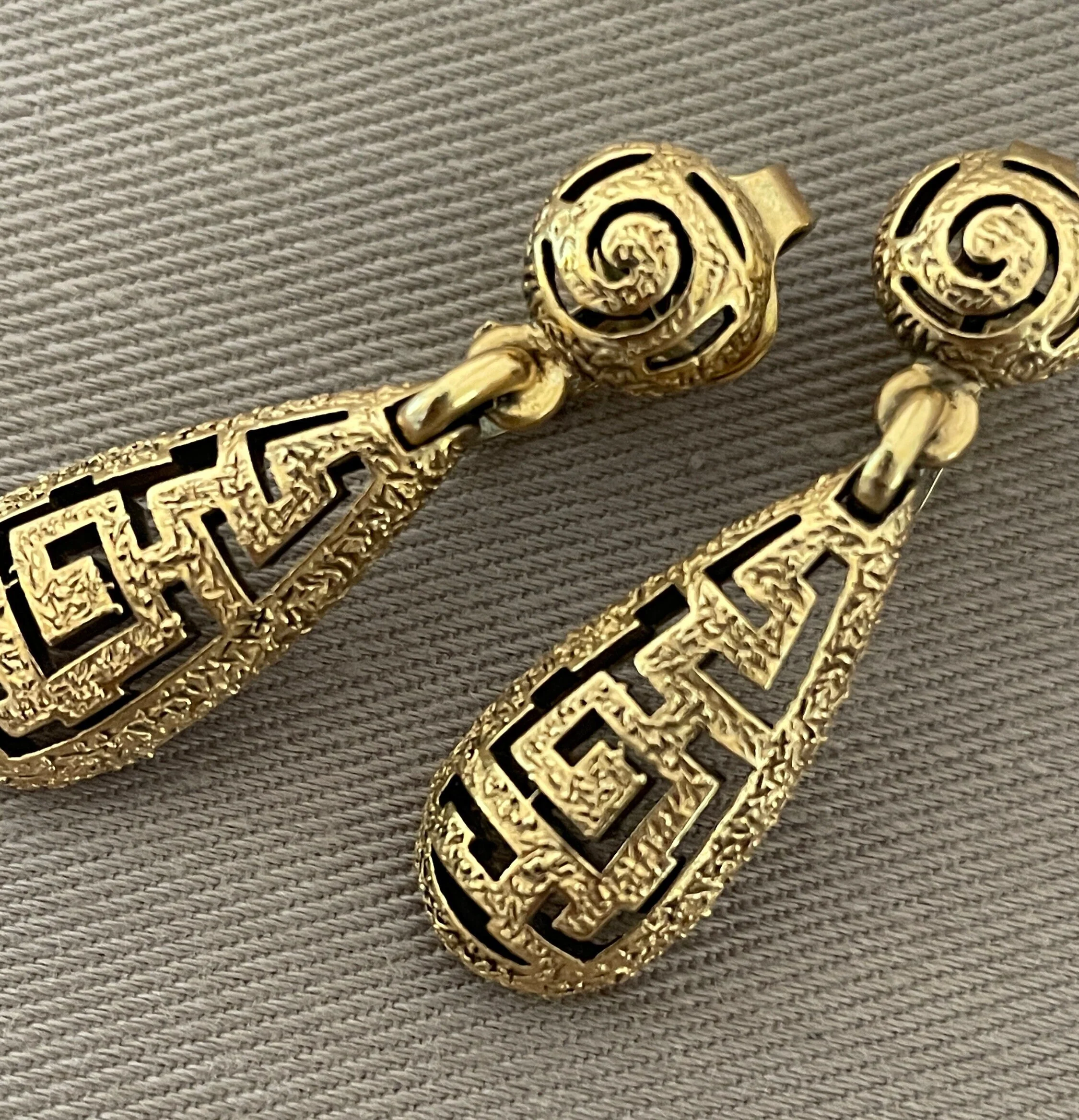 Signed Trifari Etruscan Textured Drop Dangle Clip-On Statement Earrings by Trifari - Image 3