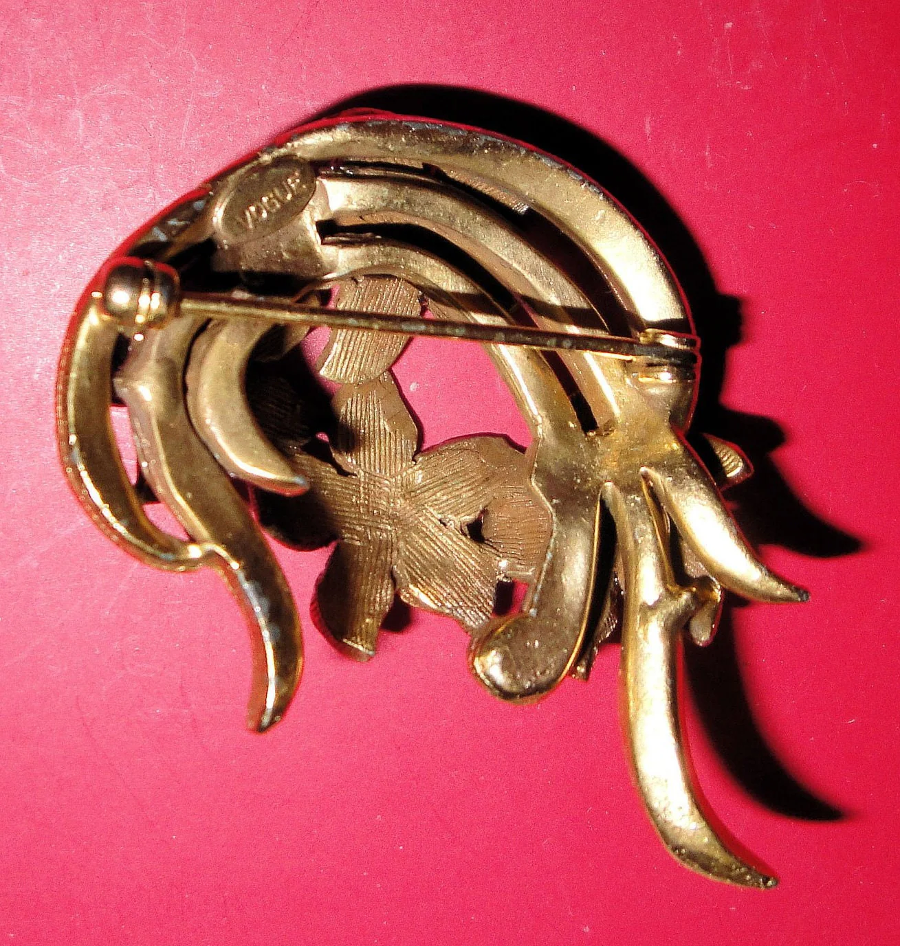 Signed Vogue Brooch Red Tiny Inset Rhinestone Floral Abstract On Gold Tone Metal Perfectly Lovely 50s Vintage Three Dimensional Design - Image 10