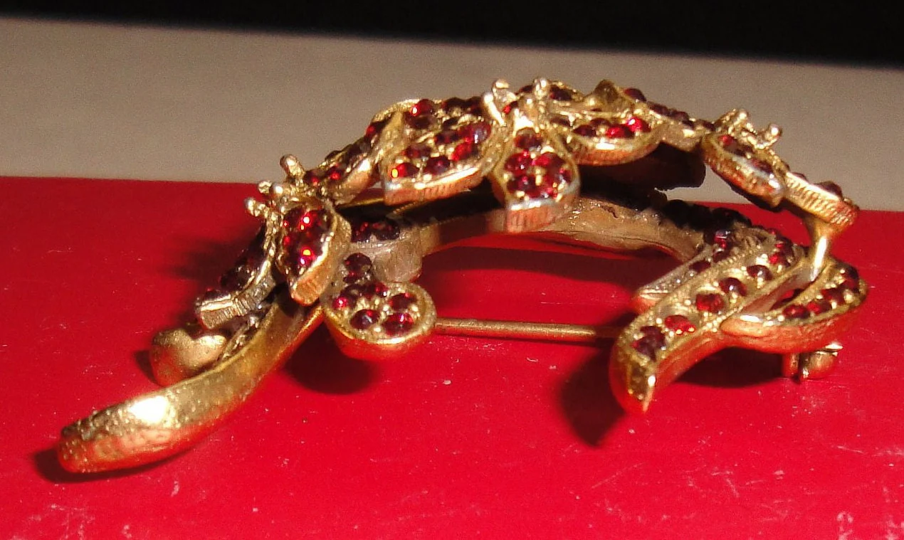 Signed Vogue Brooch Red Tiny Inset Rhinestone Floral Abstract On Gold Tone Metal Perfectly Lovely 50s Vintage Three Dimensional Design - Image 8