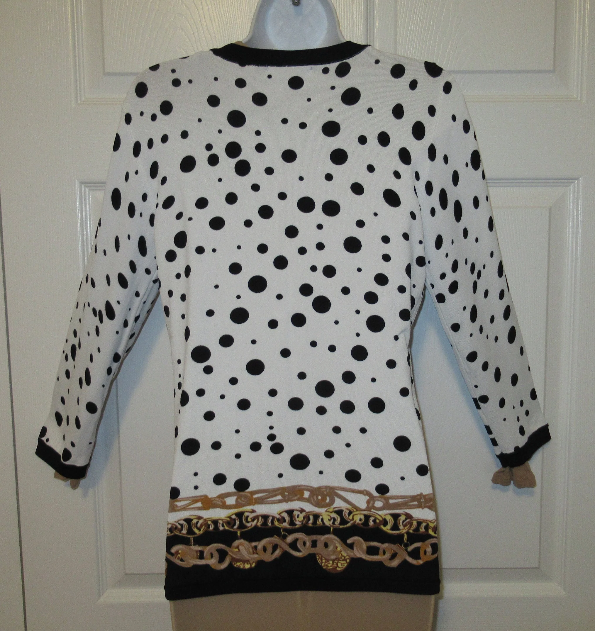 Sm Soft Knit Sweater Metric Brand Black White and Gold Small Rayon Nylon and Spandex Mix 9 Small Black Front Buttons Scoop Neckline by Metric - Image 10