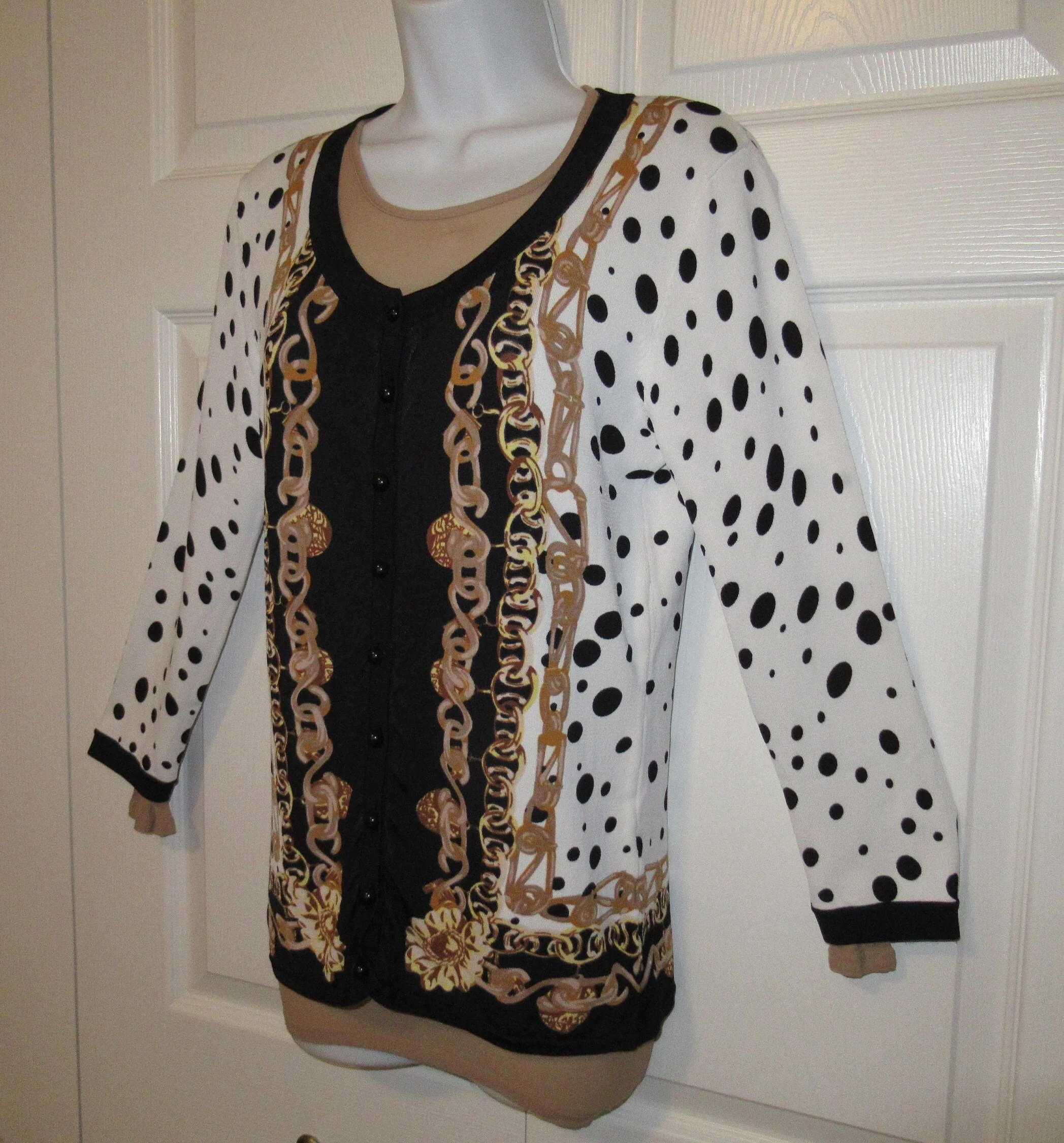 Sm Soft Knit Sweater Metric Brand Black White and Gold Small Rayon Nylon and Spandex Mix 9 Small Black Front Buttons Scoop Neckline by Metric - Image 7
