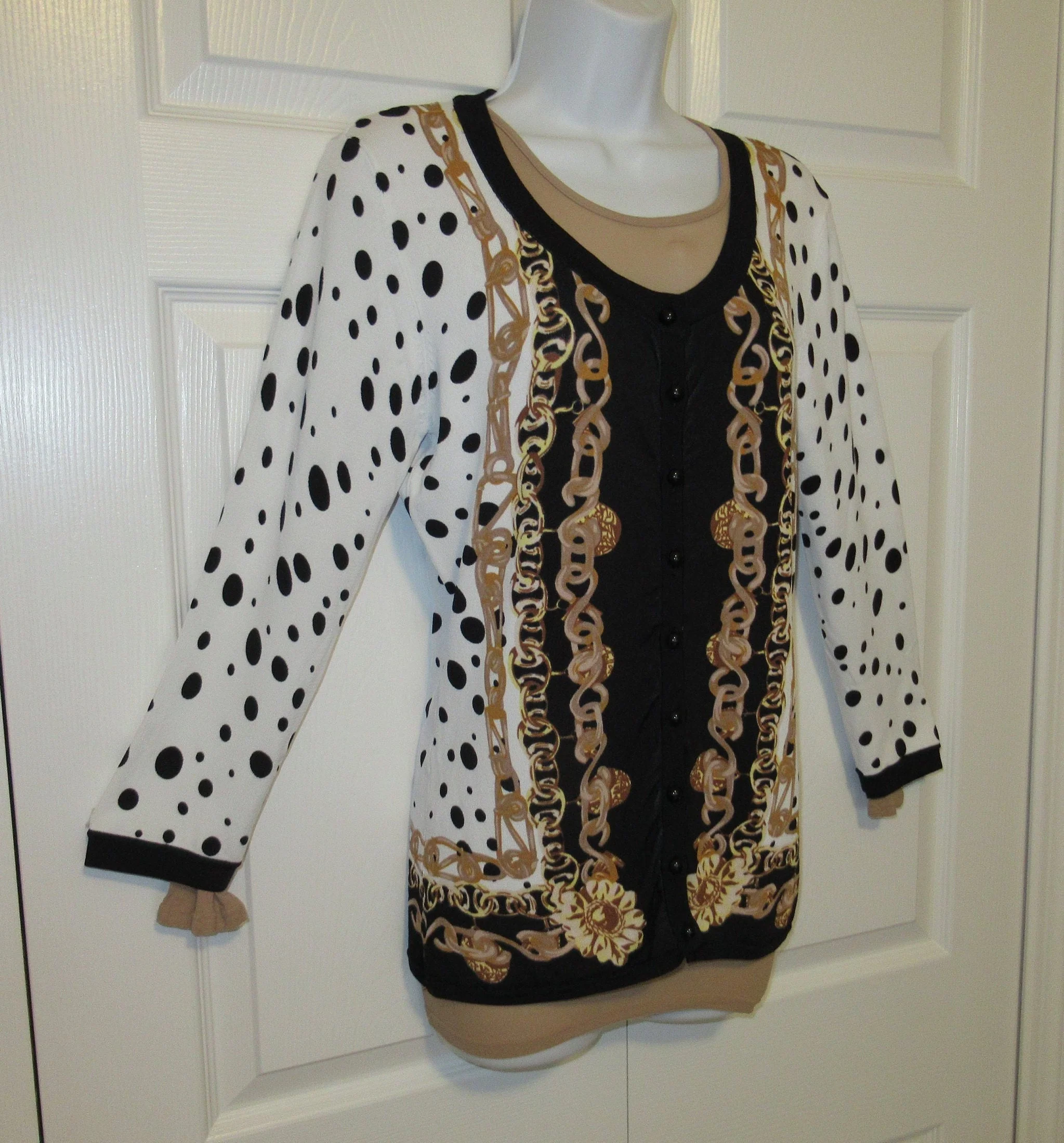 Sm Soft Knit Sweater Metric Brand Black White and Gold Small Rayon Nylon and Spandex Mix 9 Small Black Front Buttons Scoop Neckline by Metric - Image 8