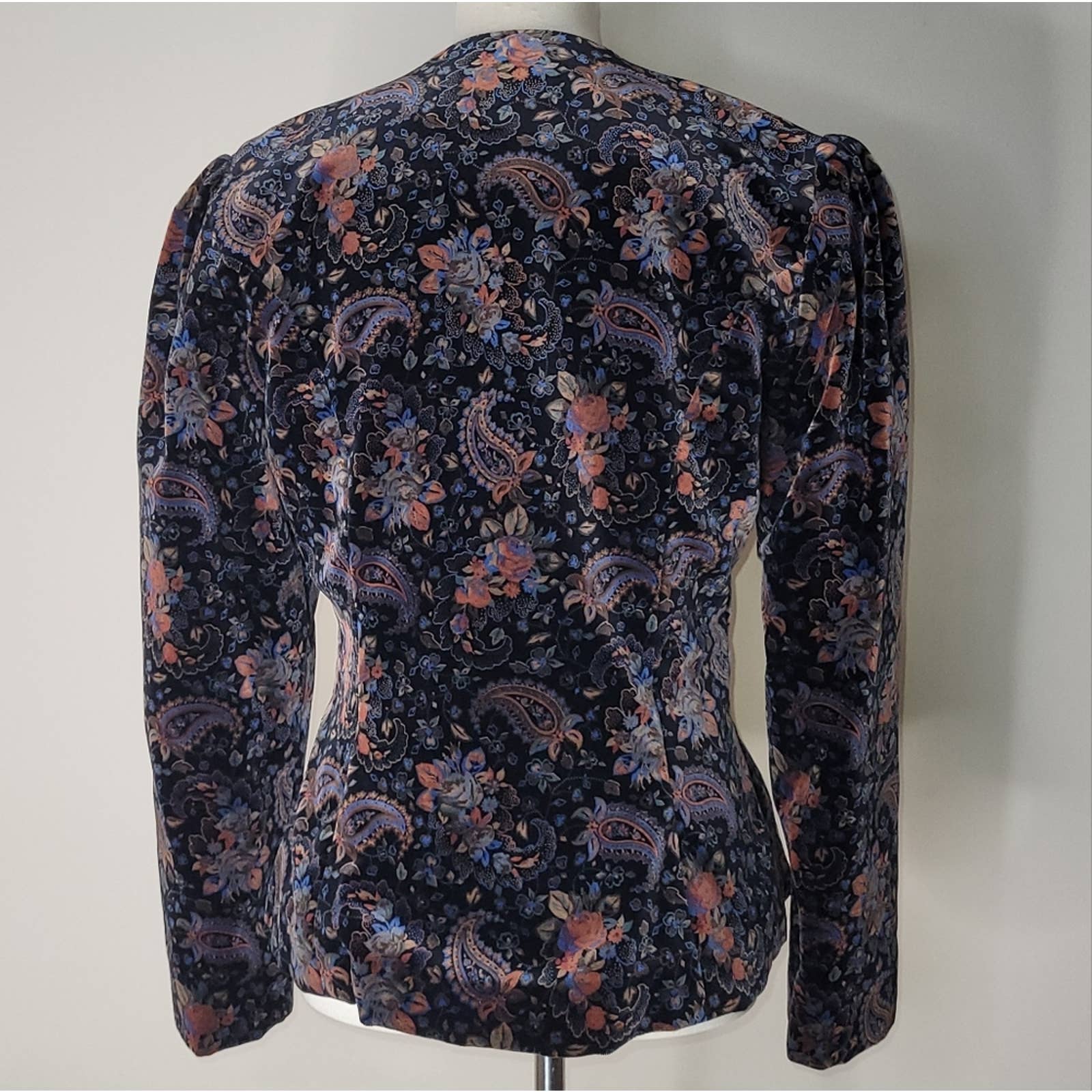 Specially Fashioned Vintage Black Paisley Long-Sleeved Blouse with Bow- L by Gloria - Image 2