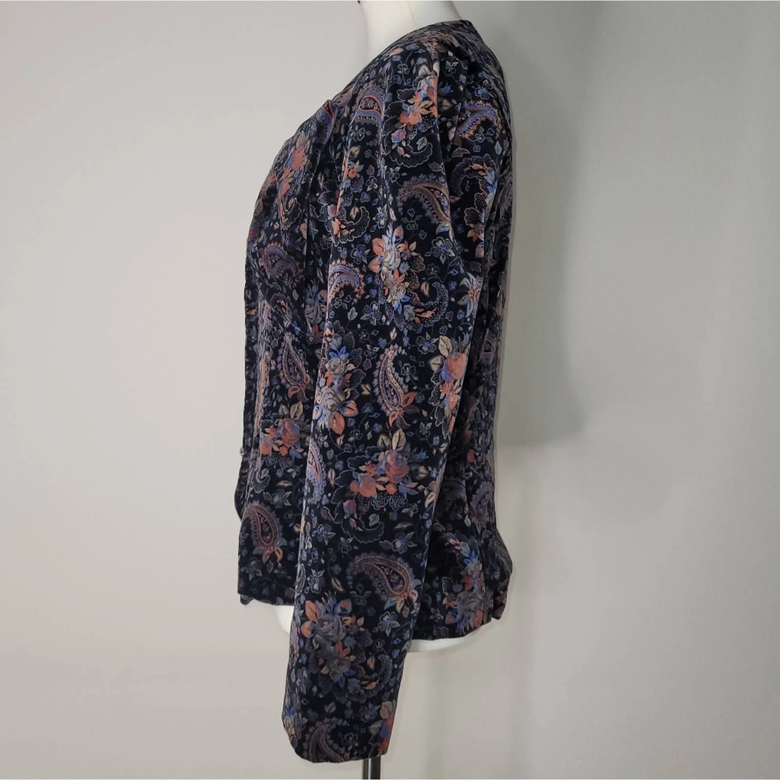 Specially Fashioned Vintage Black Paisley Long-Sleeved Blouse with Bow- L by Gloria - Image 5