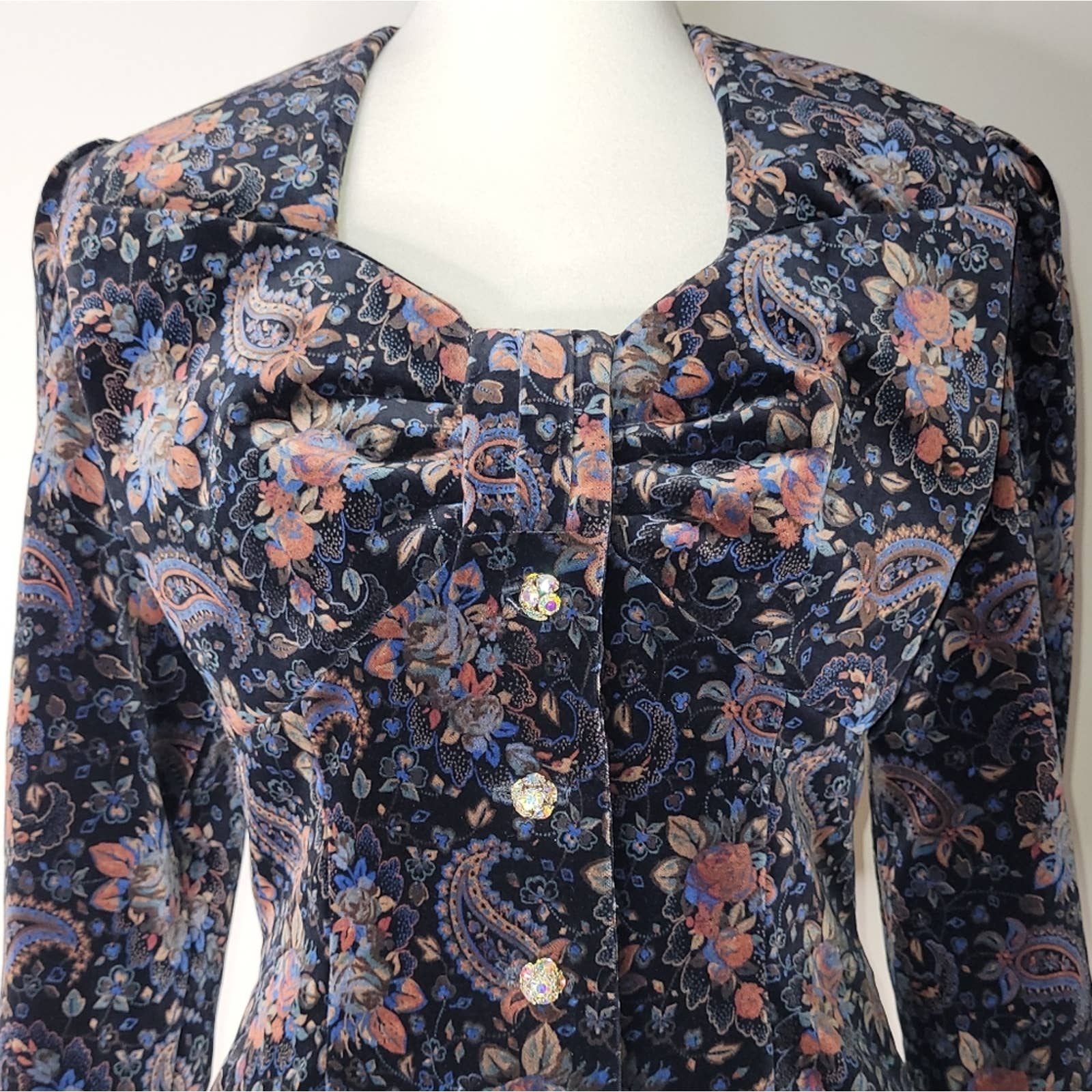 Specially Fashioned Vintage Black Paisley Long-Sleeved Blouse with Bow- L by Gloria - Image 6