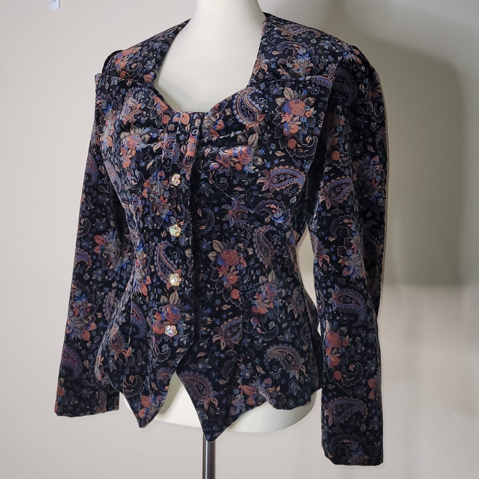 Specially Fashioned Vintage Black Paisley Long-Sleeved Blouse with Bow- L by Gloria - Image 8