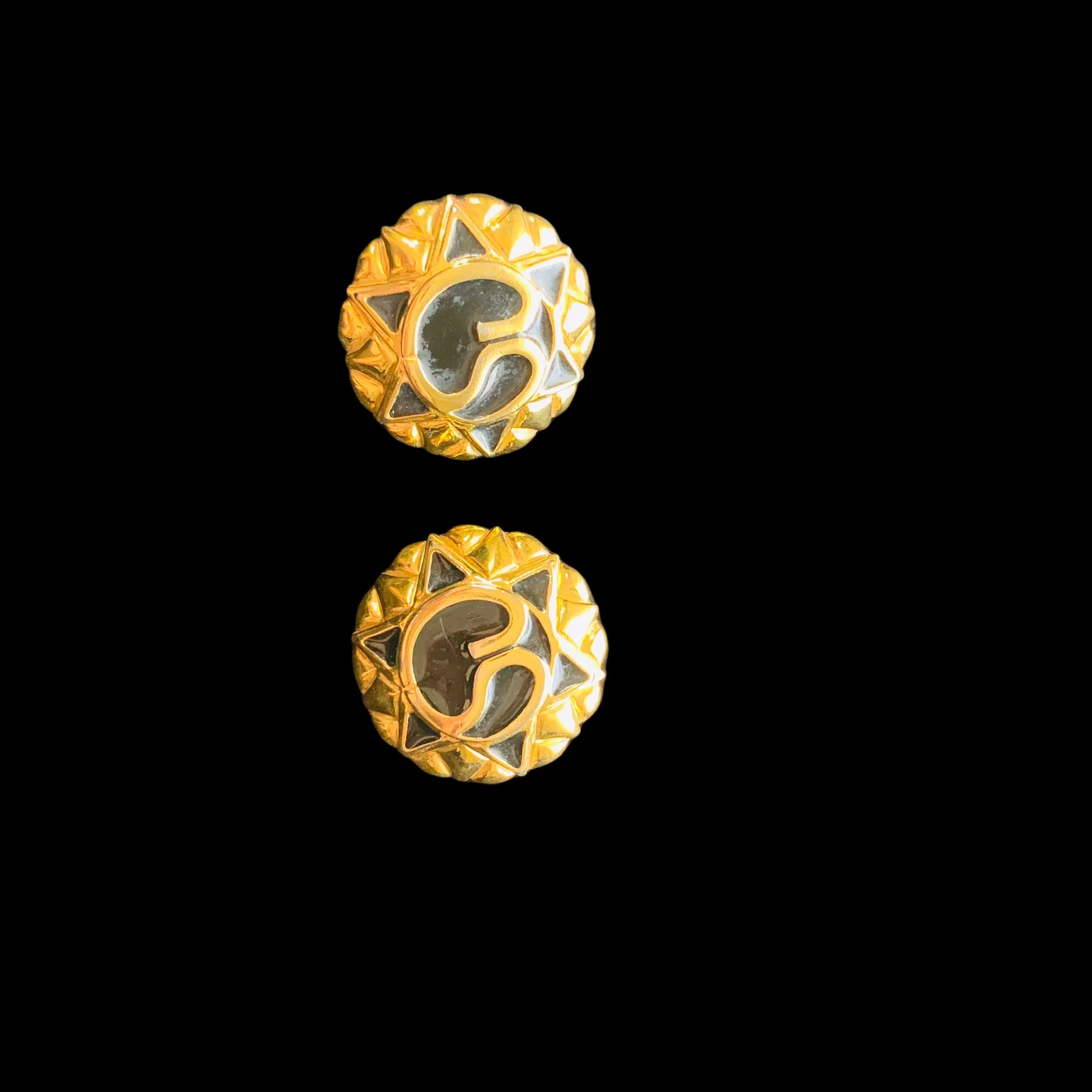 St. John Gold/black Knits Vintage Clip-On Enamel 22kgp Logo Round Earrings by St. John - Image 10