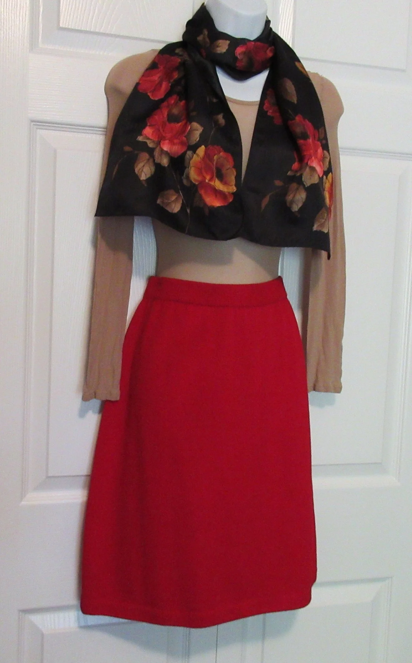 St. John Skirt Santana Knit Marie Gray Red Above Knee Length Flat Front Style Bonus Scarf by St. John - Image 5