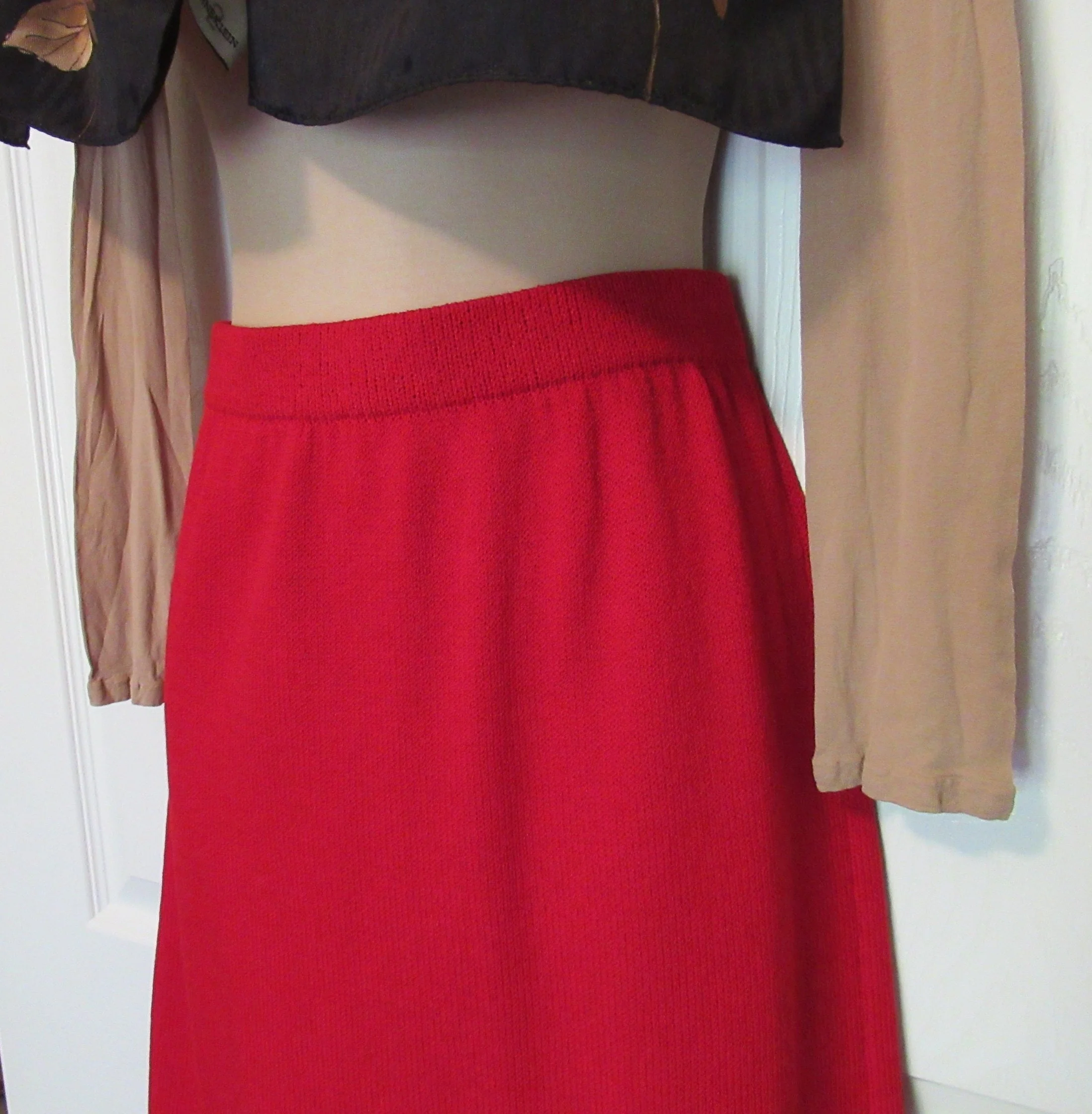 St. John Skirt Santana Knit Marie Gray Red Above Knee Length Flat Front Style Bonus Scarf by St. John - Image 7