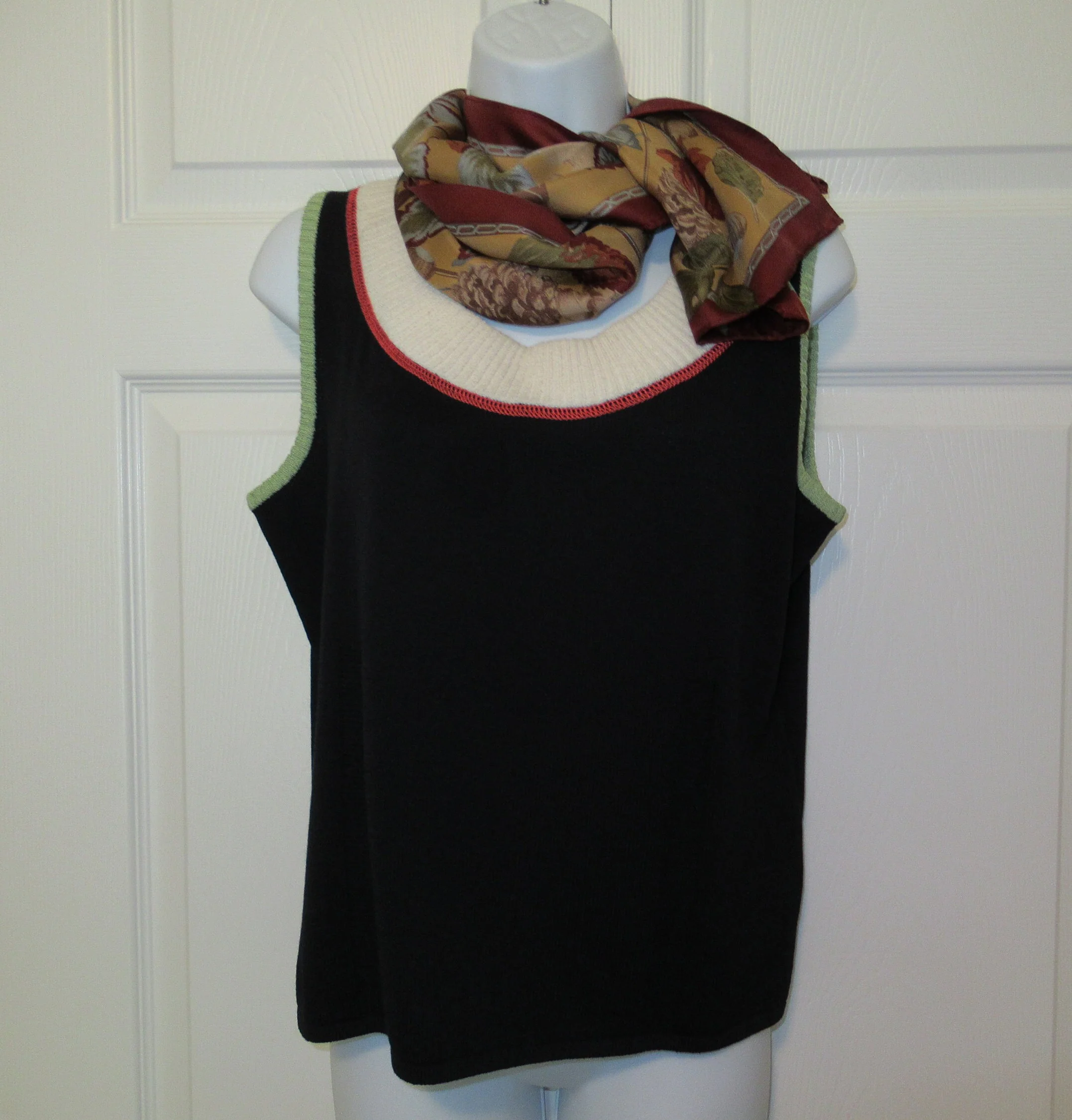 St John Sport by Marie Gray Santana Knit Tank Top Sleeveless Black W White Sage Green Brick Red Scoop Neck Vintage by St John Sport By Marie Gray - Image 4