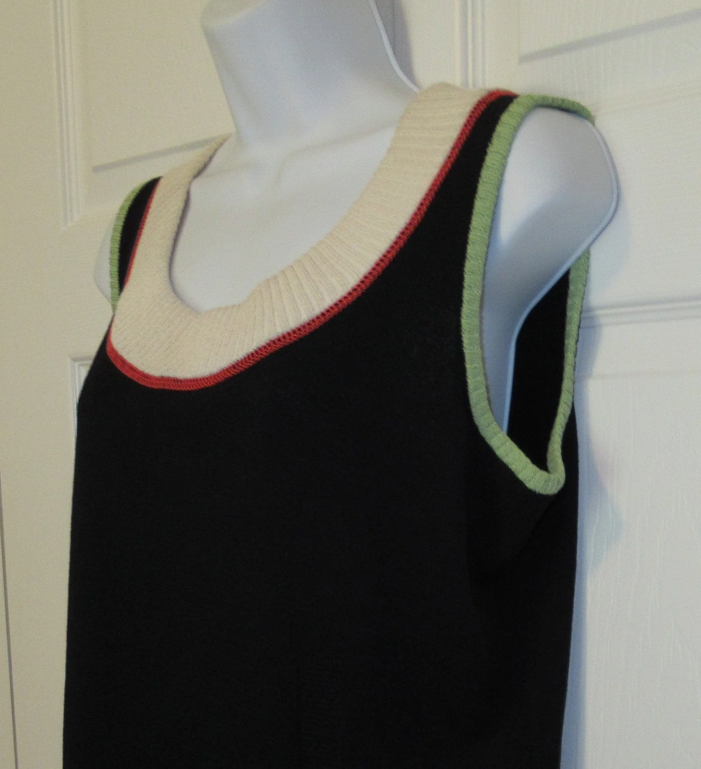 St John Sport by Marie Gray Santana Knit Tank Top Sleeveless Black W White Sage Green Brick Red Scoop Neck Vintage by St John Sport By Marie Gray - Image 7
