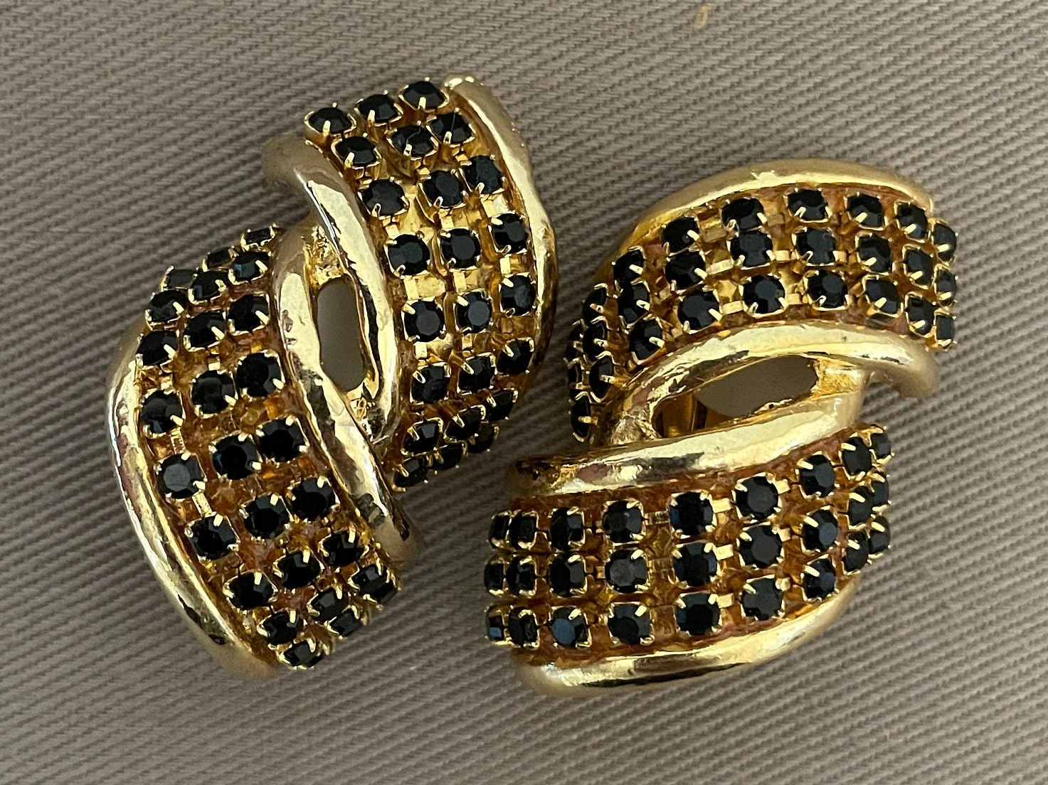 Stunning Deco Signed Jewel Encrusted Ribbon Clip On Statement Earrings - Image 4