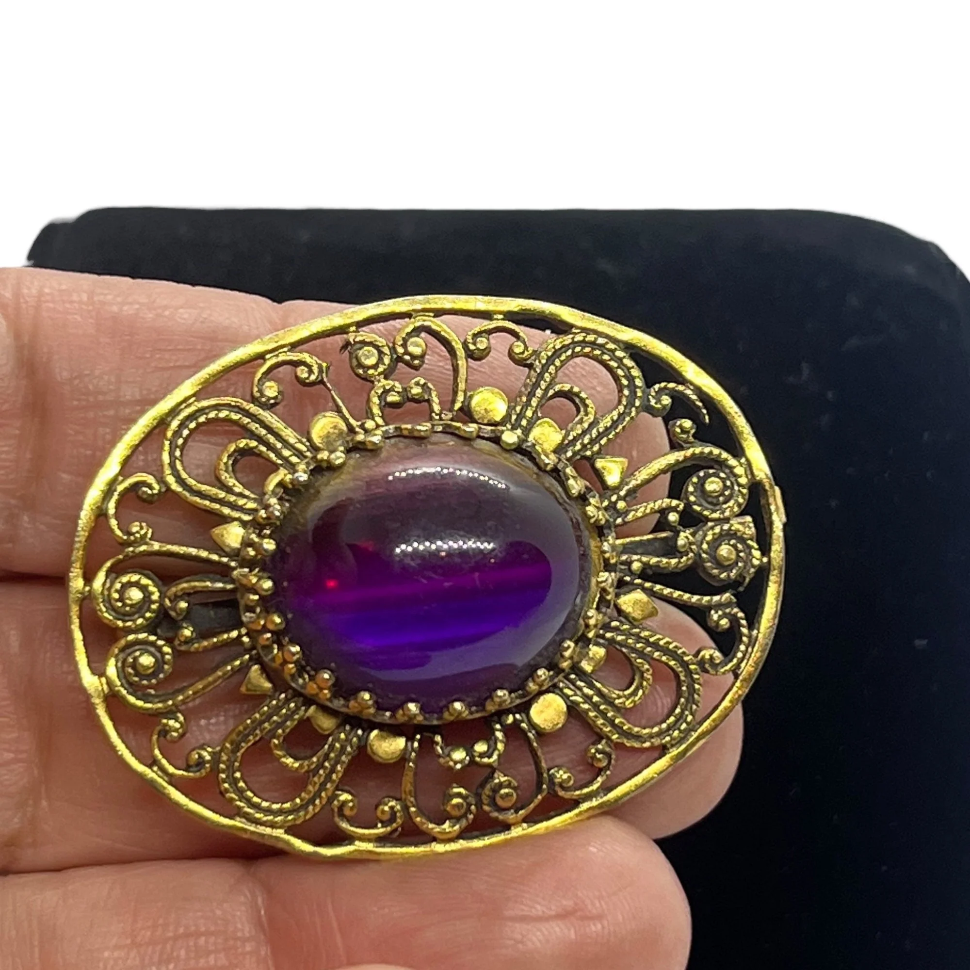 Sublime Vintage Freirich Gold Filigree Purple Rhinestone Brooch Pin 50s 60s Midcentury Art Nouveau Victorian Edwardian Revival Jewelry by Freirich - Image 2
