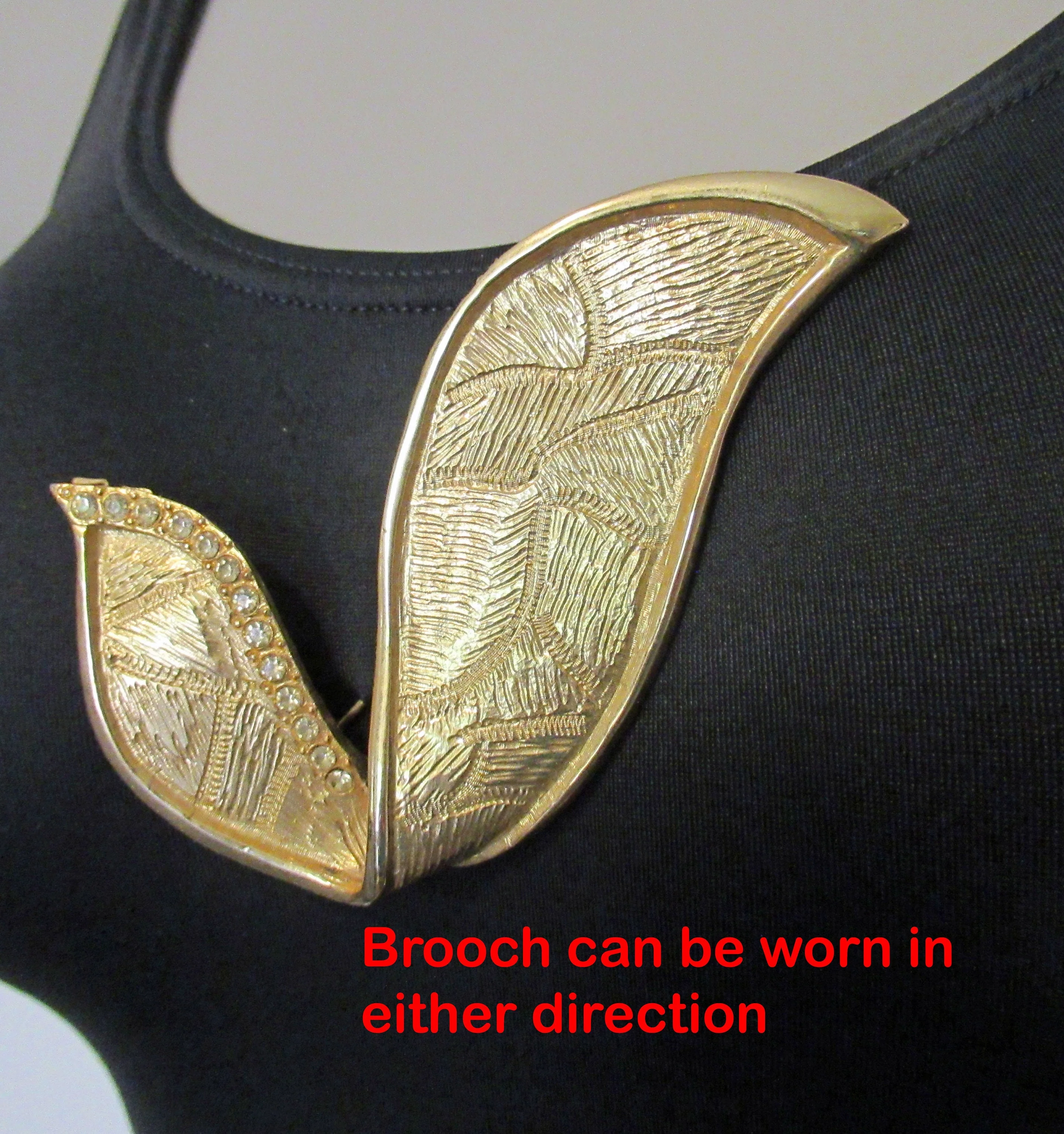 Swoop Style Metal Brooch 3 and 1/2 by 2 Inches Gold Tone Tiny Inset Rhinestones Unusual Design with Textured Metal Well Made Unsigned - Image 9