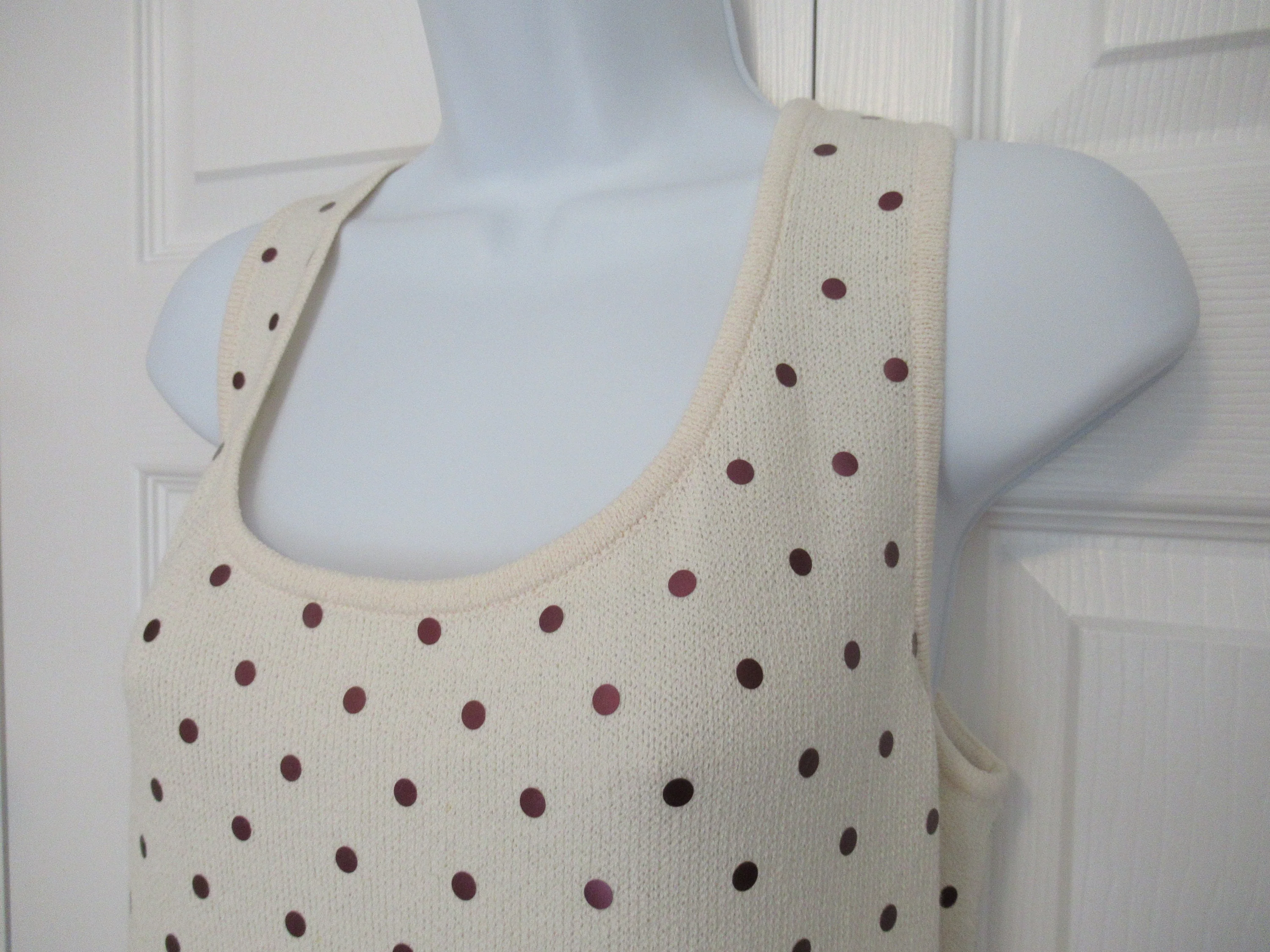 Sz 10 Tank Top 38 Bust Marie Gray Santana Knit White with Small Metallic Mauve Dots, Scoop Neck, 21 Inch Long, Made In Usa, Vtg by St John - Image 9