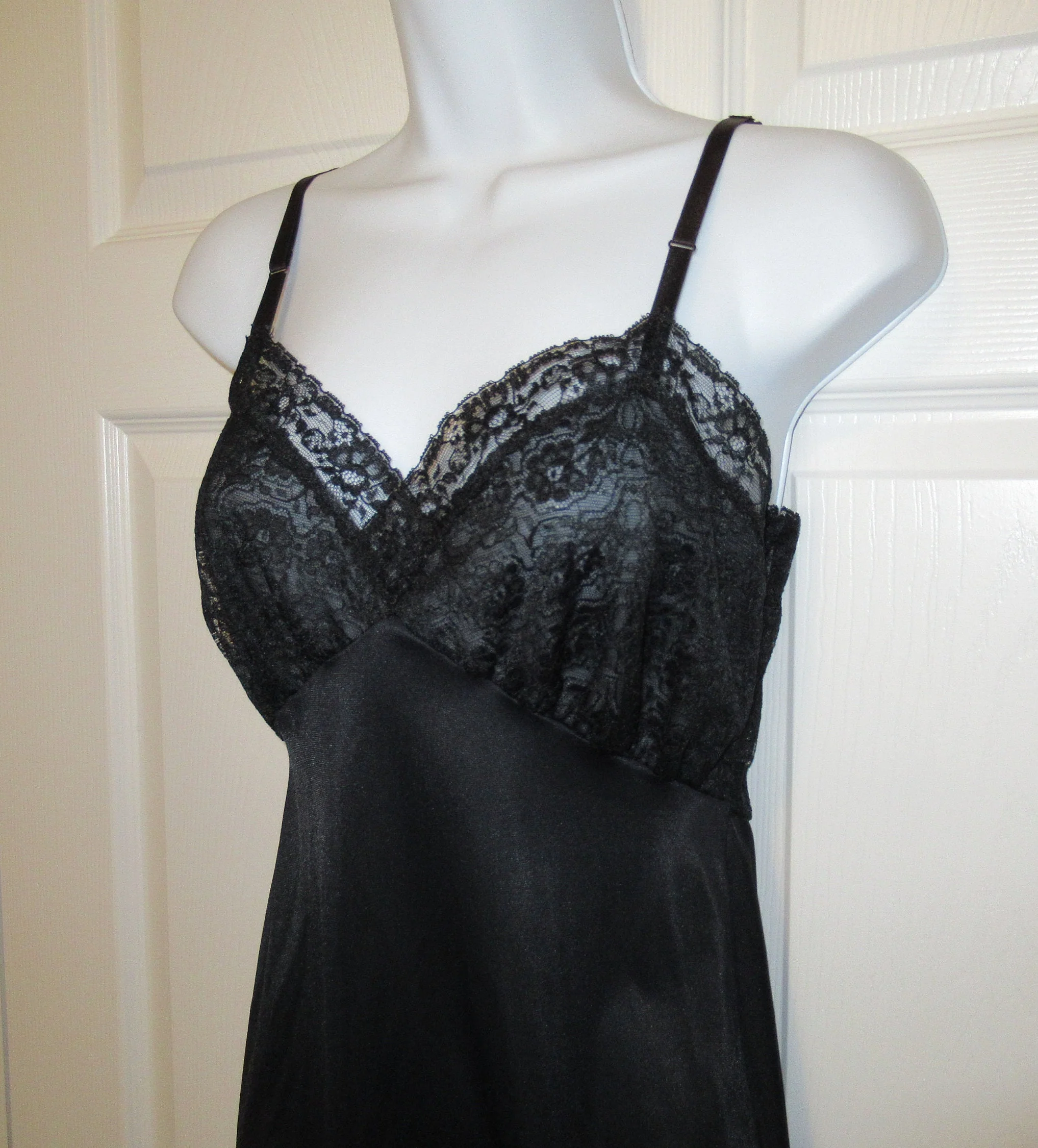 Sz 32 Bust Slip Lace Bodice and Hem Details Black Nylon, Made In Usa In Early 60s, Awesome, Well Made and Beautifully Sexy by Van Raalte - Image 2