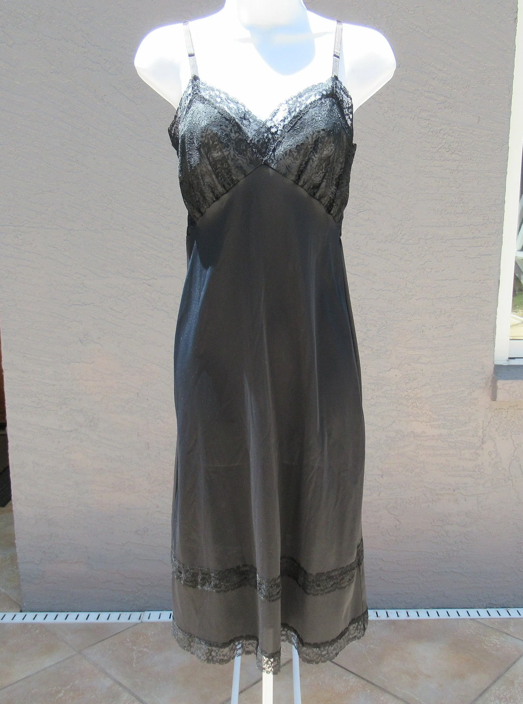 Sz 32 Bust Slip Lace Bodice and Hem Details Black Nylon, Made In Usa In Early 60s, Awesome, Well Made and Beautifully Sexy by Van Raalte - Image 5