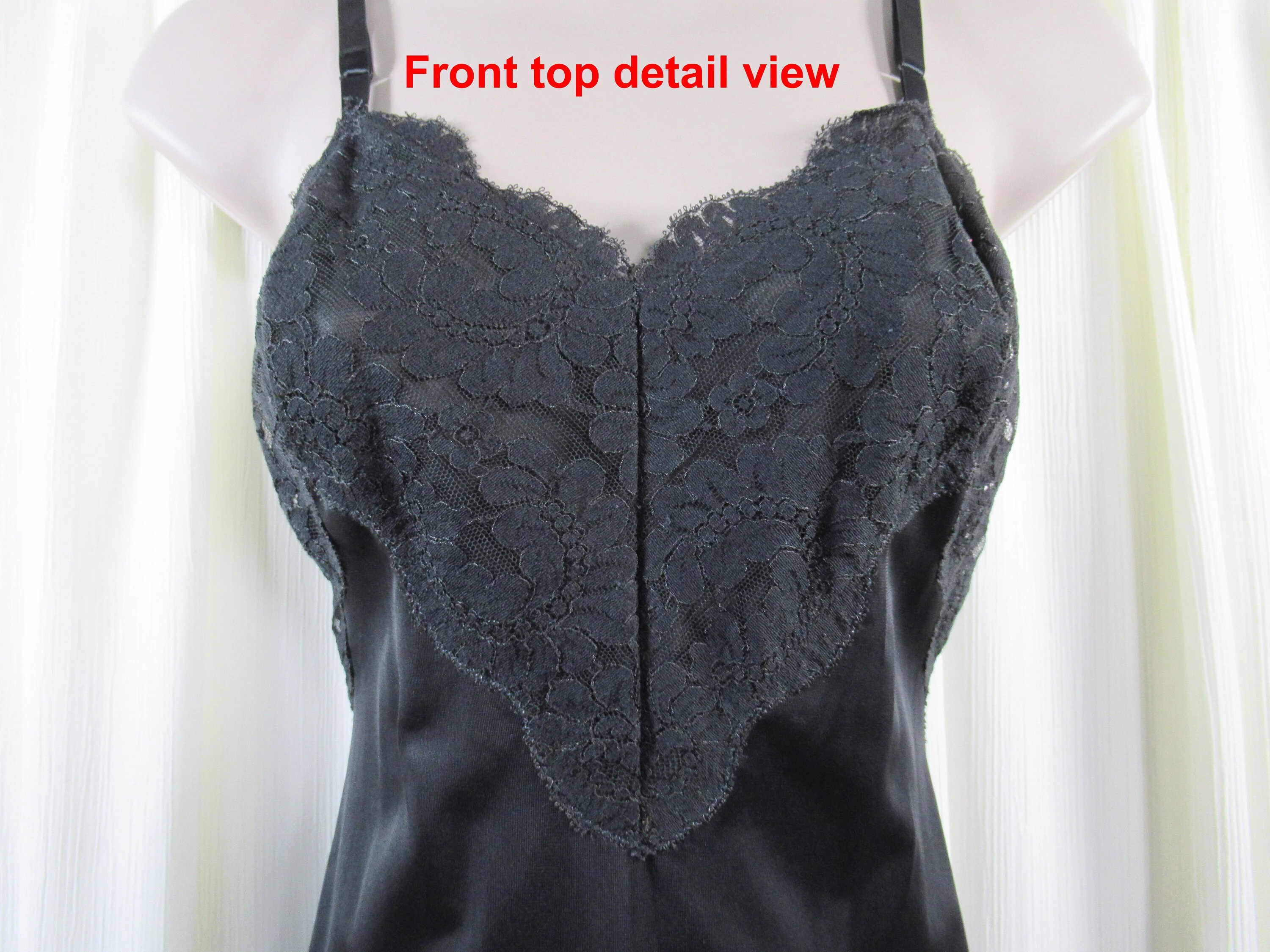 Sz 32 Slip Short, Sexy, Lined Lace Accented V-Shaped Bodice, 2 Inch Lace Hem, Adjustable Straps, 60s, Missing Designer Logo, Vtg - Image 6