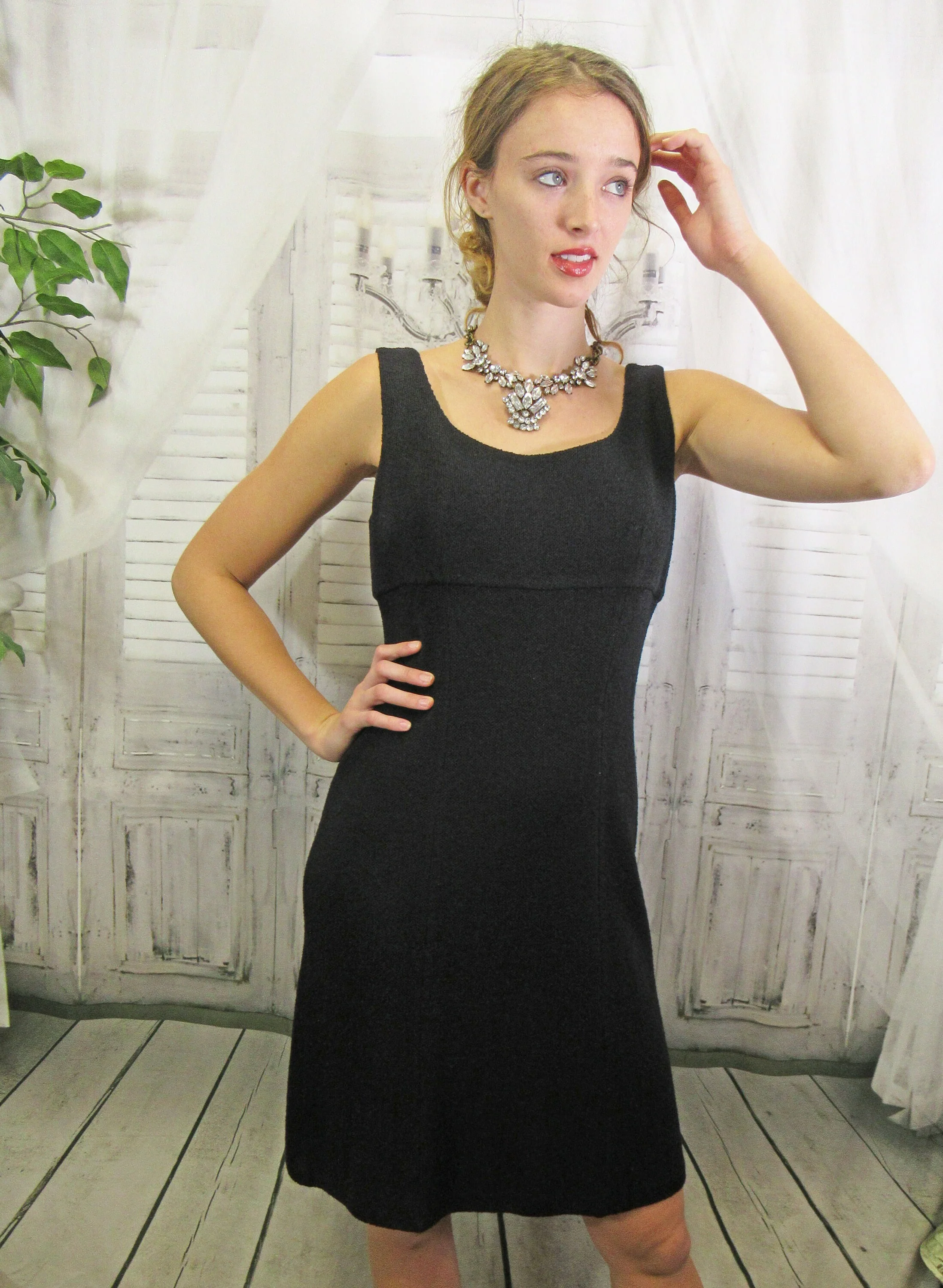 Sz 6 Dress 36 Bust Black Santana Knit A-Line Sleeveless Empire Waist, Scoop Neckline, Slim Fit, Back Zip, Made In Usa by St John Collection - Image 9