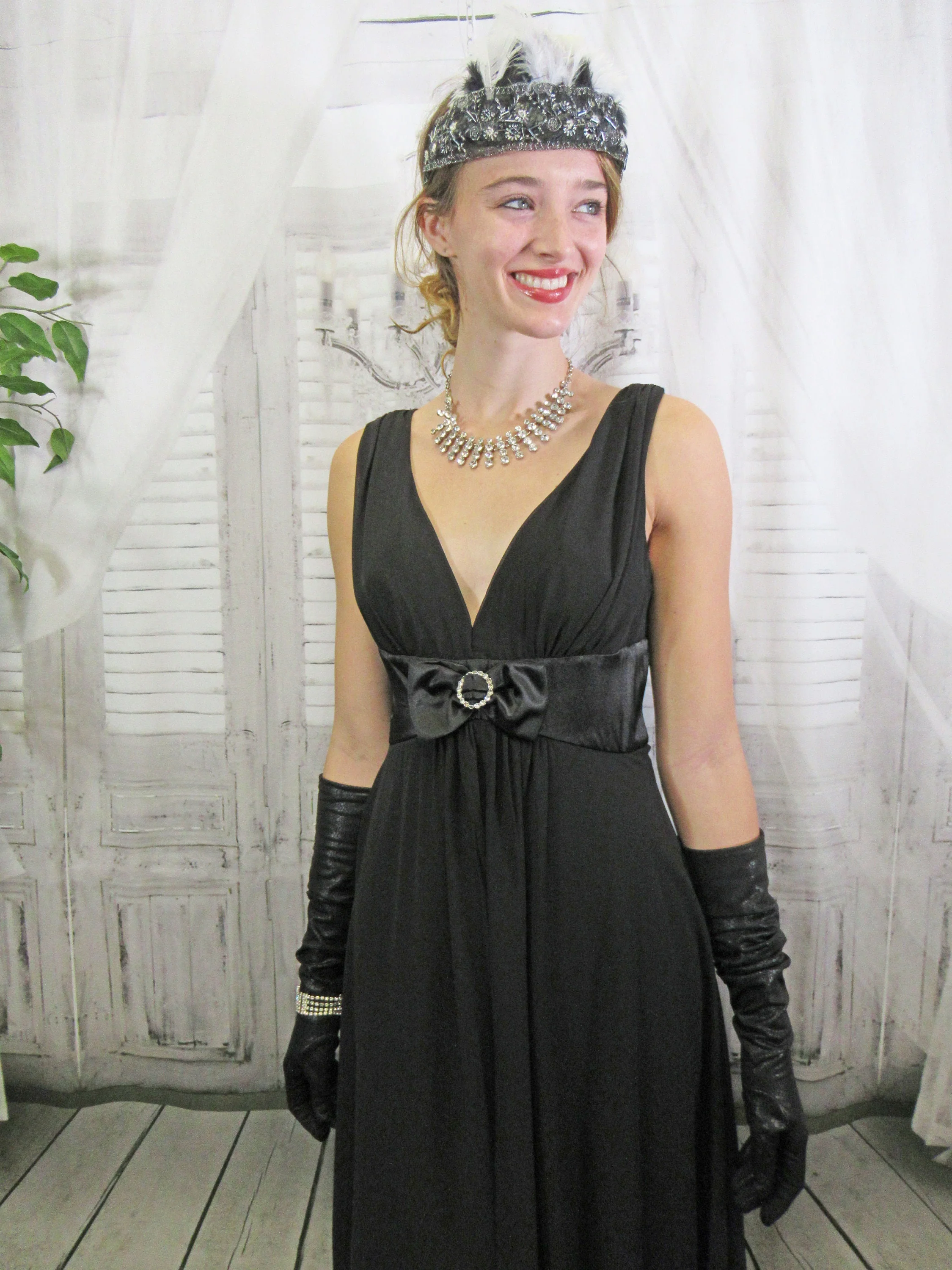 Sz 6 Low V-Neck Party Dress 36 Bust, Clear Rhinestone Trim At Empire Bow Waist, Sheer Outer Panels, Connected Logo, Made In Philippines Vtg - Image 5