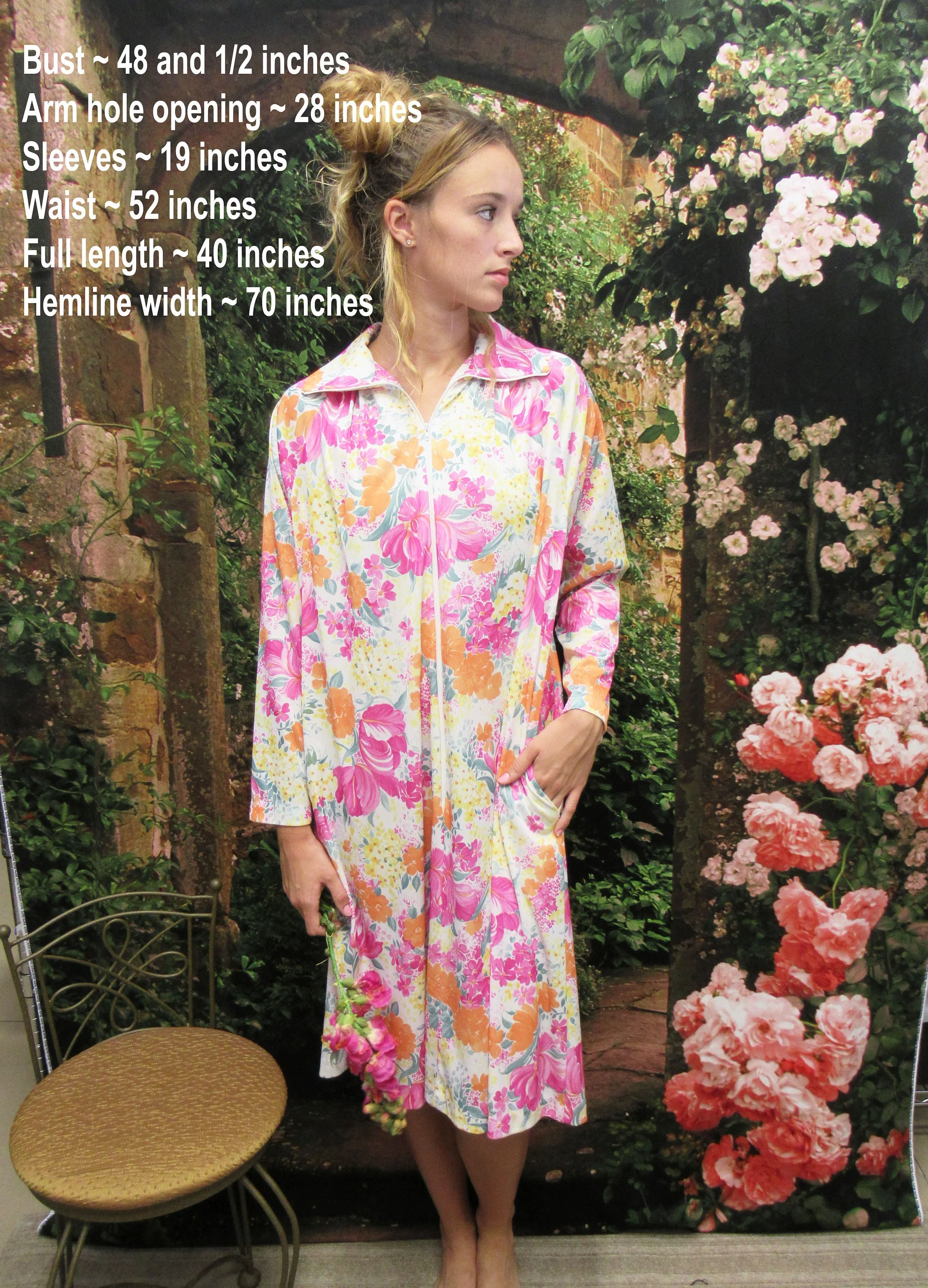 Sz L Robe 48 Inch Bust, Travel-Lite by Boutique, Made In Usa, Knee Length Polyester A-Line Pastel Floral Print, Front Zip, 2 Side Pockets - Image 4