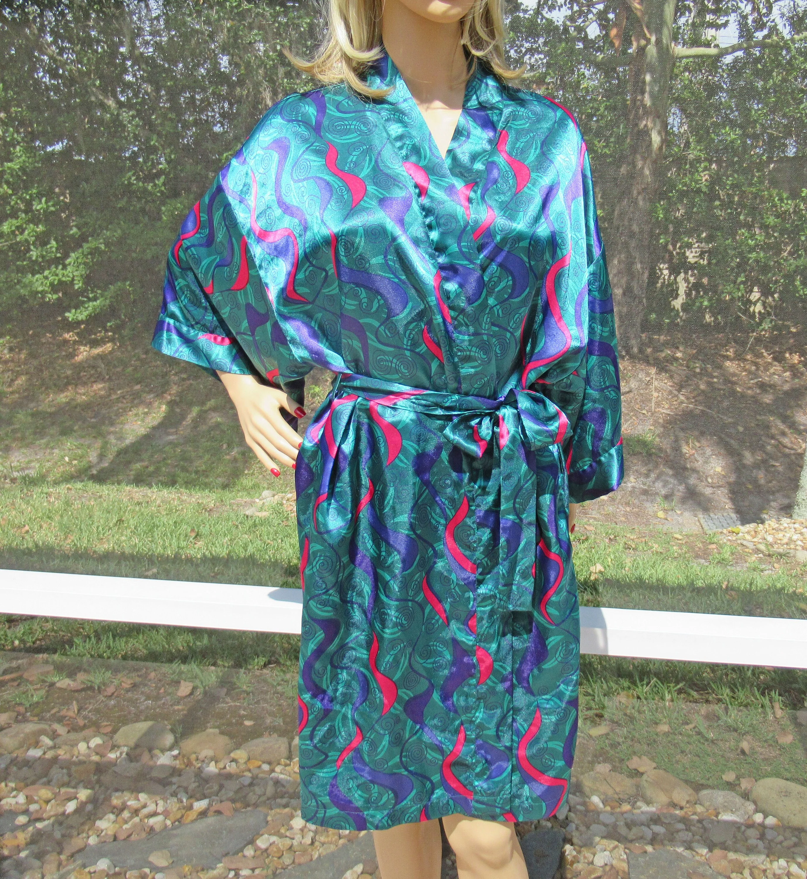 Sz L Wrap Front Robe Plus Removable Self Belt Lingerie Caique Polyester In Green, Blue, Pink, Made In Hong Kong, Wide Sleeves, Vtg - Image 9