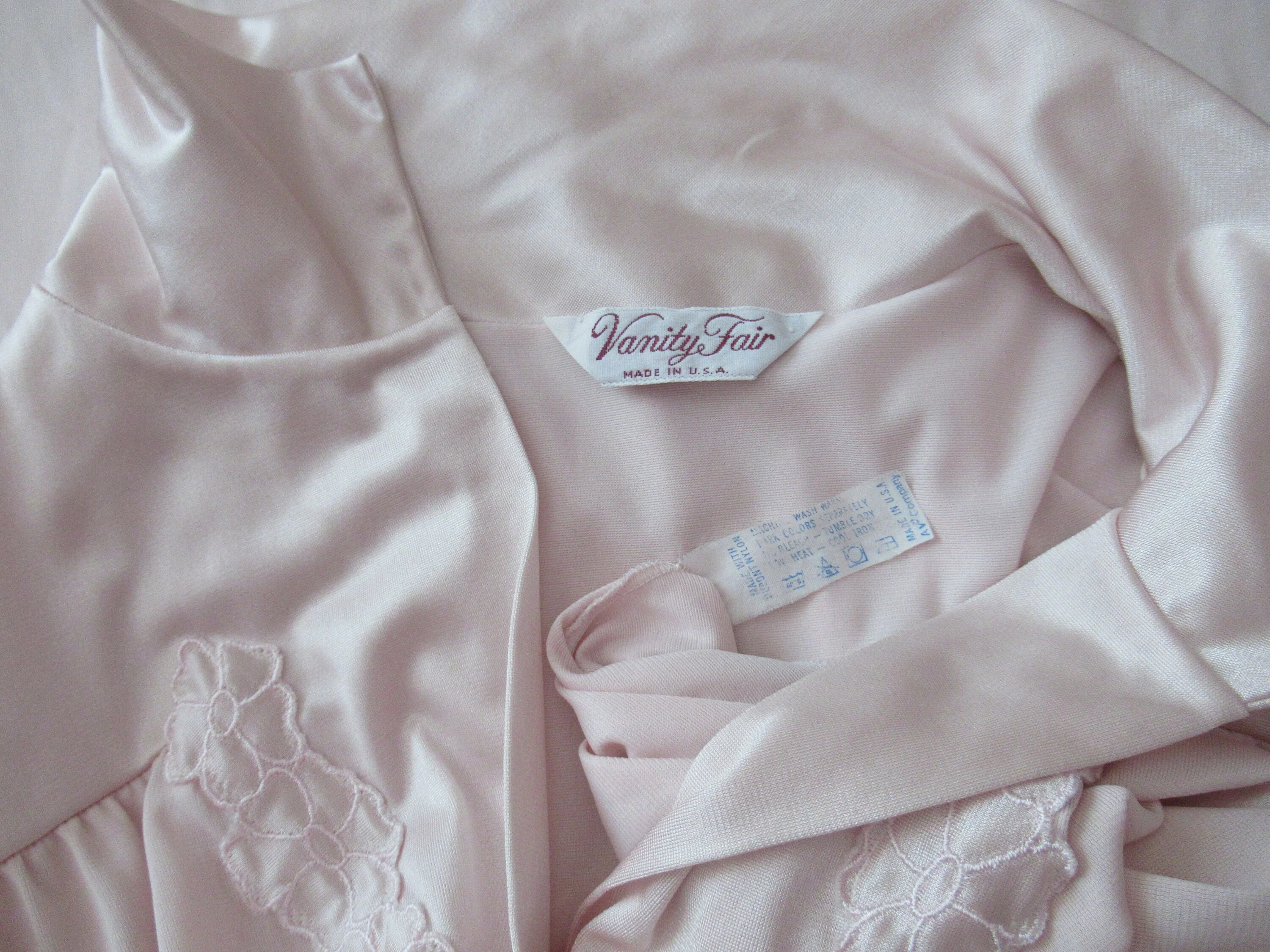 Sz Med 41 Bust Robe Nylon Elbow Length Sleeve Button Front Pastel Pink Knee Length Vf A-Line Made In Usa Small Stain by Vanity Fair - Image 6