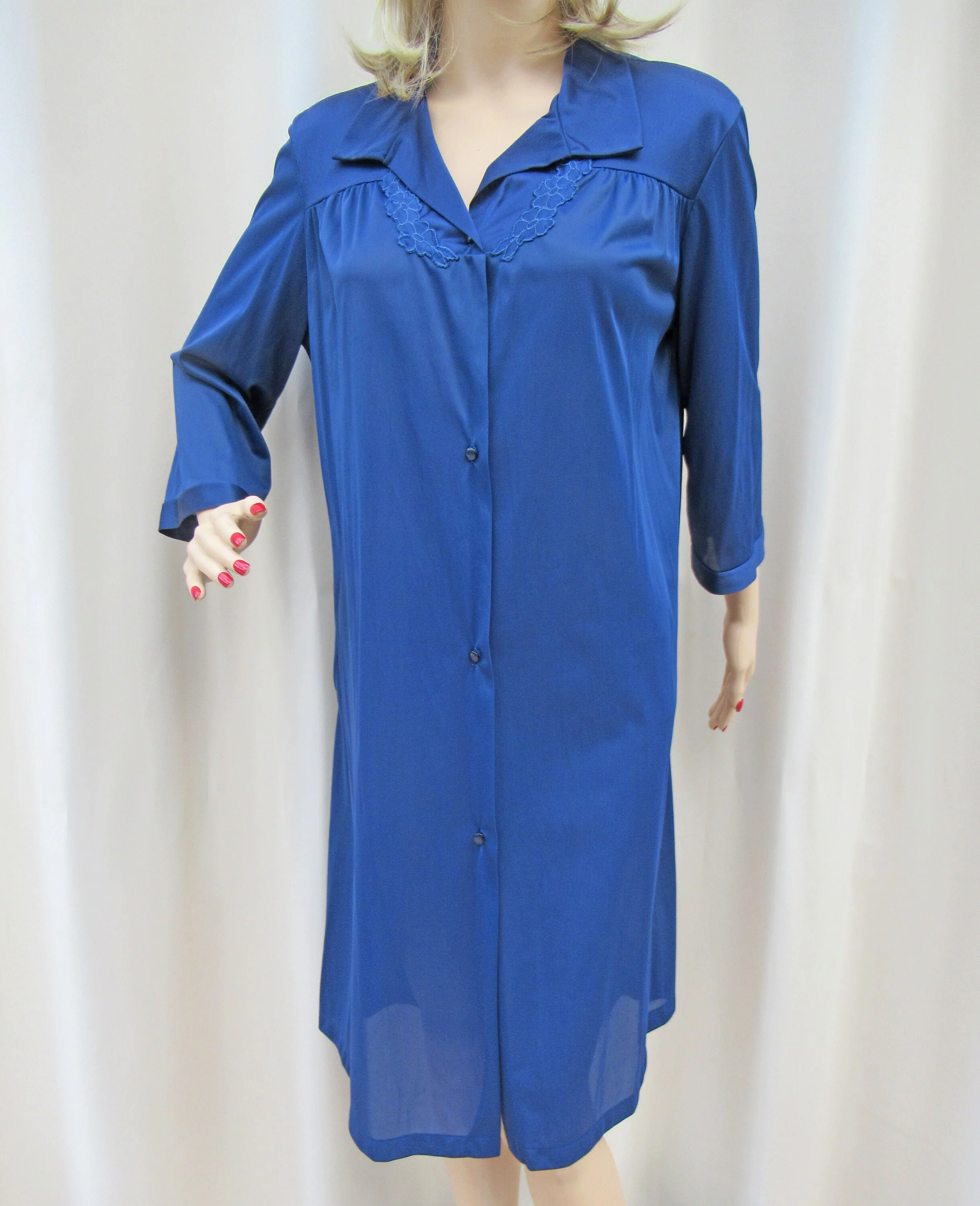 Sz Med Robe Fits To 44 Inch Bust Navy Blue Nylon, Applique Trim At Yoke, Made In Usa, A-Line Button Front Knee Length, Vtg by Vanity Fair - Image 7
