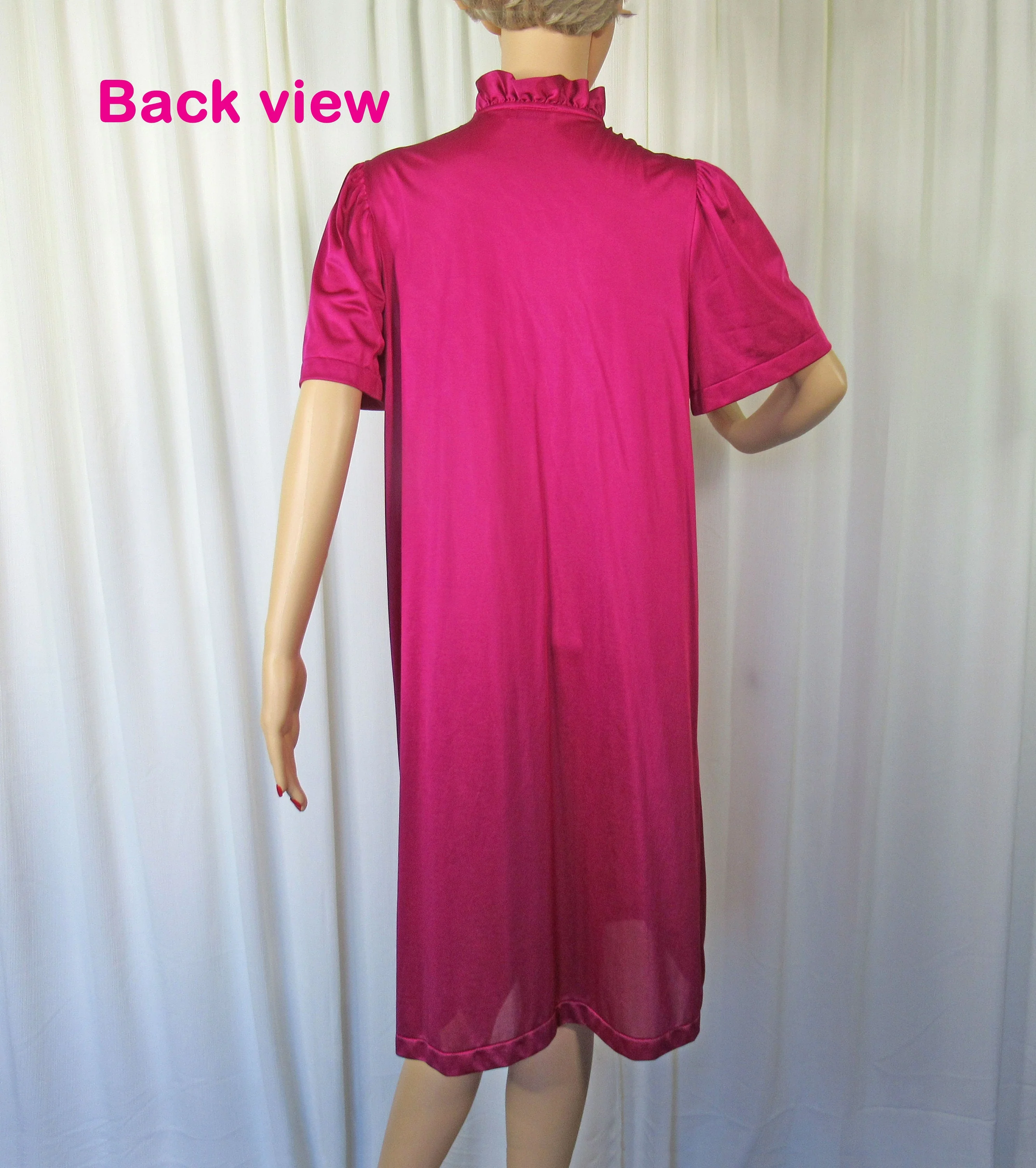 Sz Med Robe Self Ruffle Collar 42 Inch Bust, Bright Pink Nylon, Lace Bodice Inserts, Button Front, Short Sleeve, Made In Usa, Vtg by Lorraine - Image 10