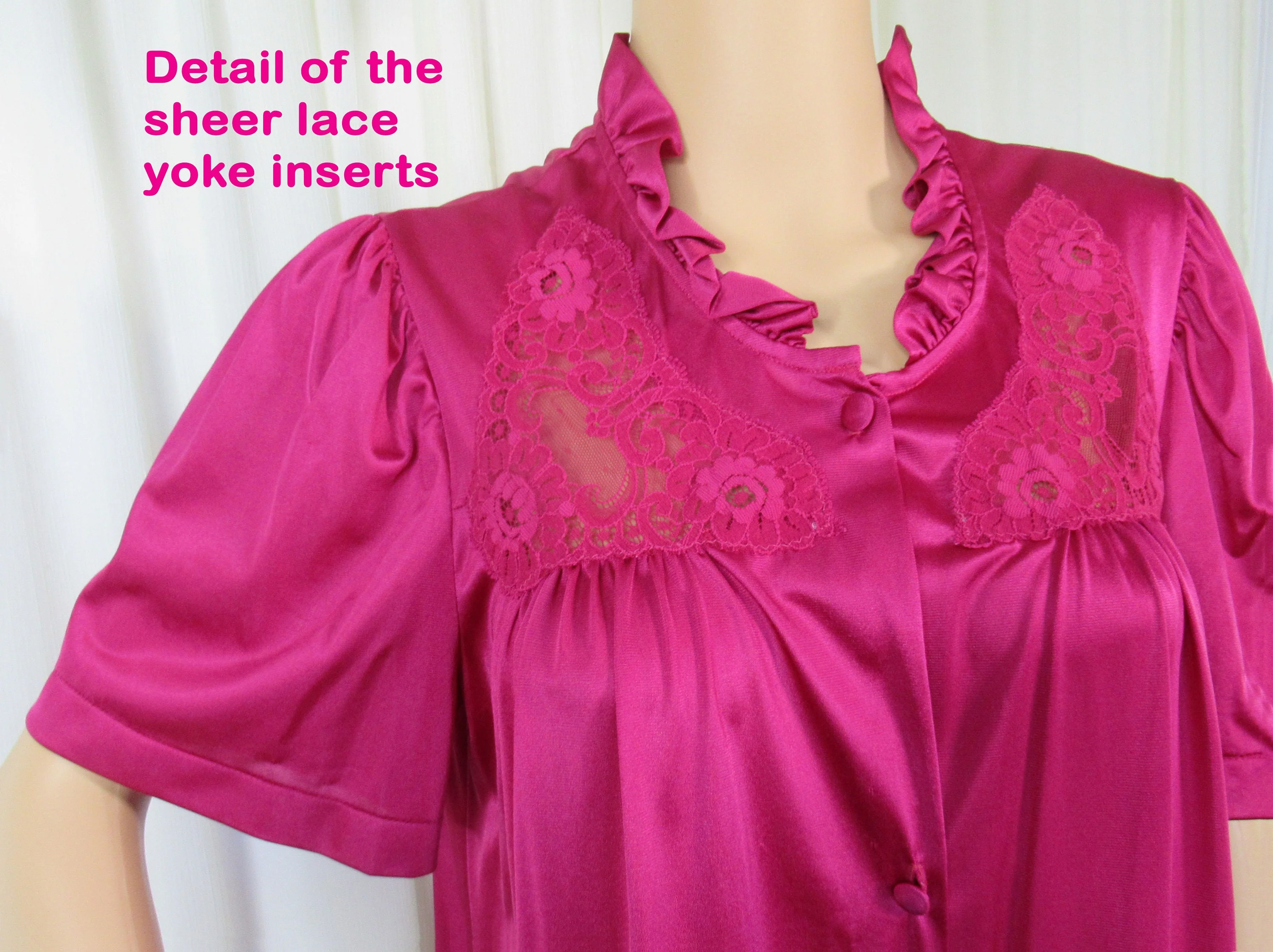 Sz Med Robe Self Ruffle Collar 42 Inch Bust, Bright Pink Nylon, Lace Bodice Inserts, Button Front, Short Sleeve, Made In Usa, Vtg by Lorraine - Image 5