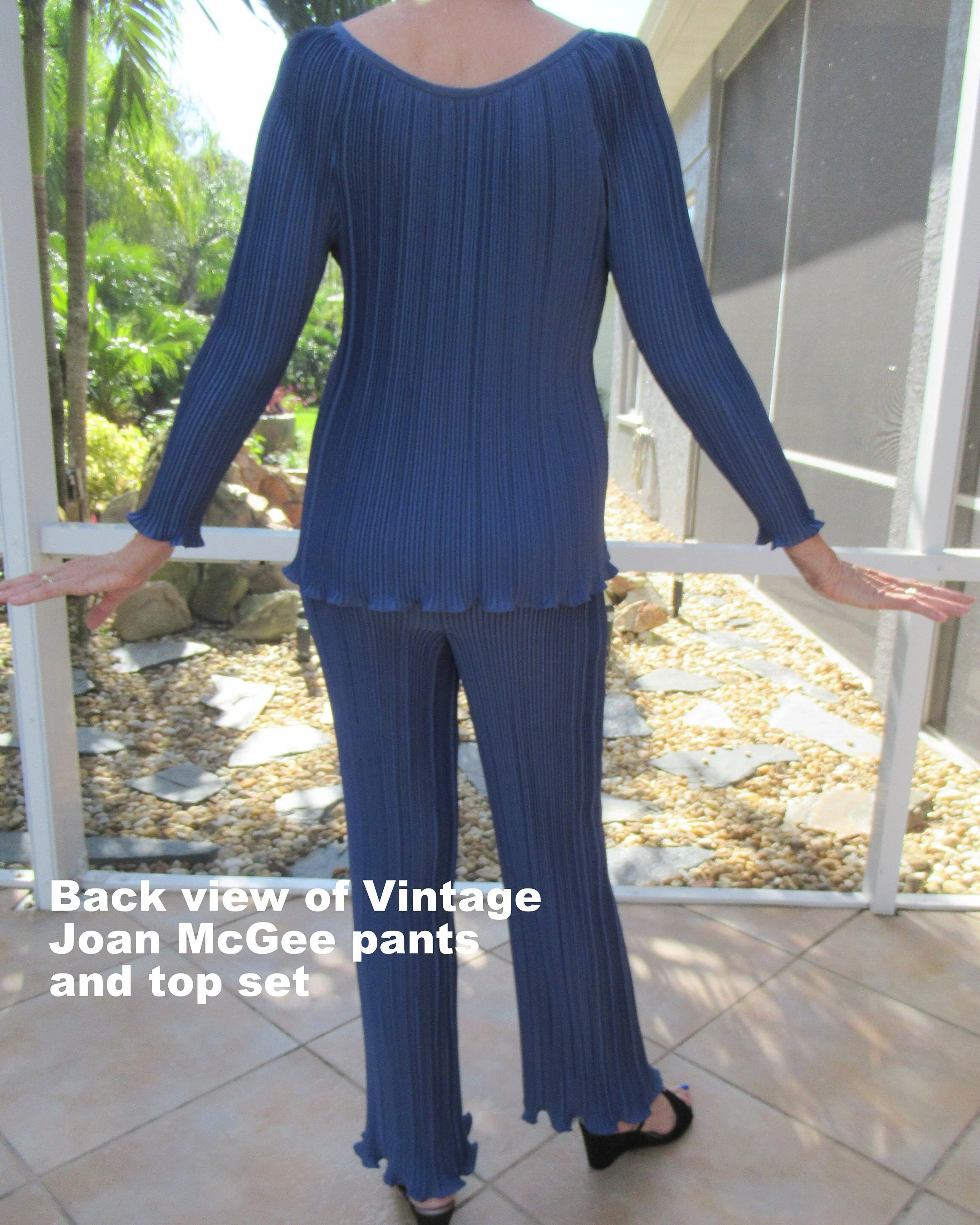 Sz Med Two Piece Set Permanently Pleated Stretchy Unique Lavender Fabric Low Cut Top Full Length Elastic Waist Pant by Joan Mcgee - Image 10