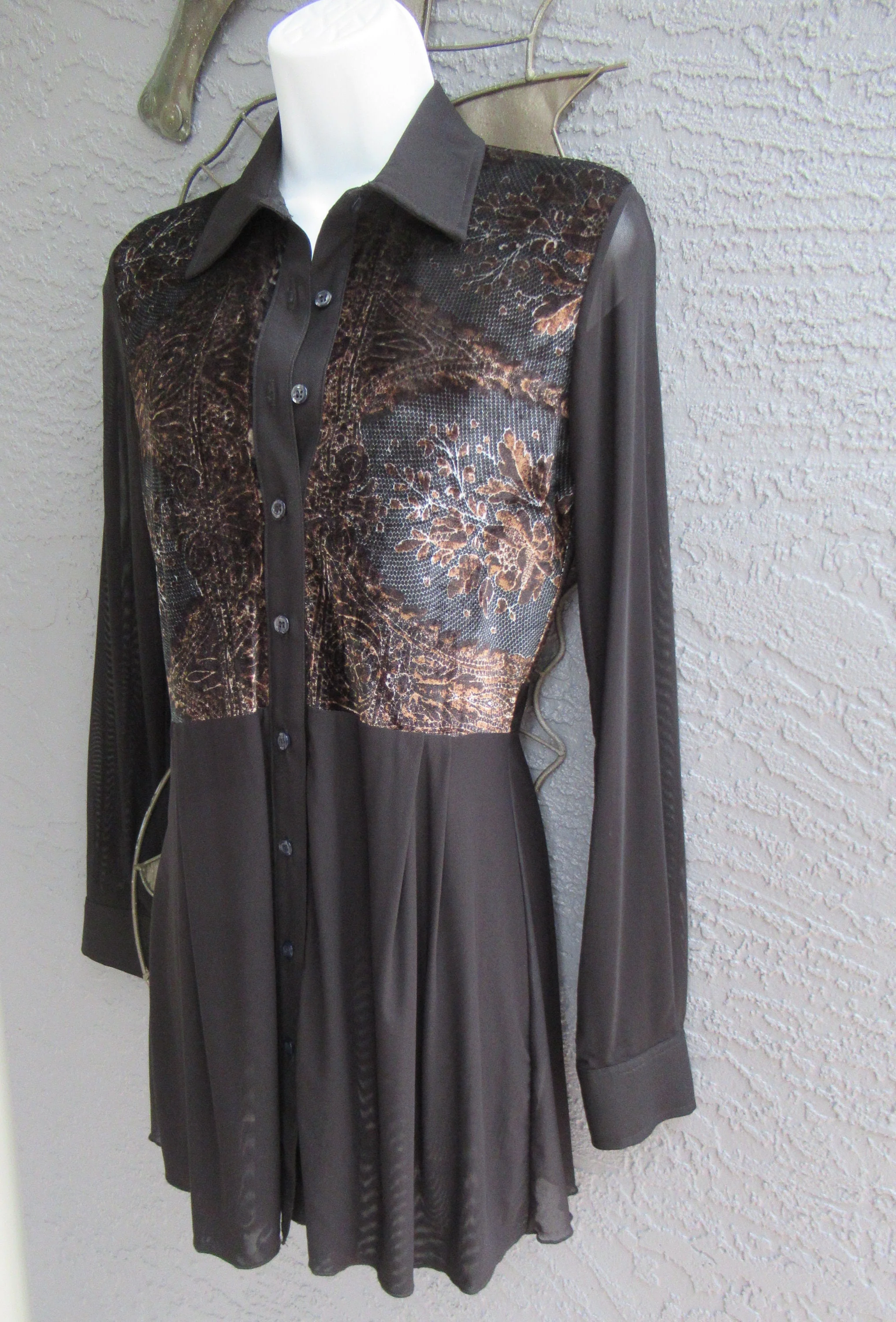 Sz S 34 Bust Blouse Mesmerize Long Sleeve Tunic Length Front Button Made In Usa Black with Velvet Front Panels Polyester and Spandex Vtg - Image 8