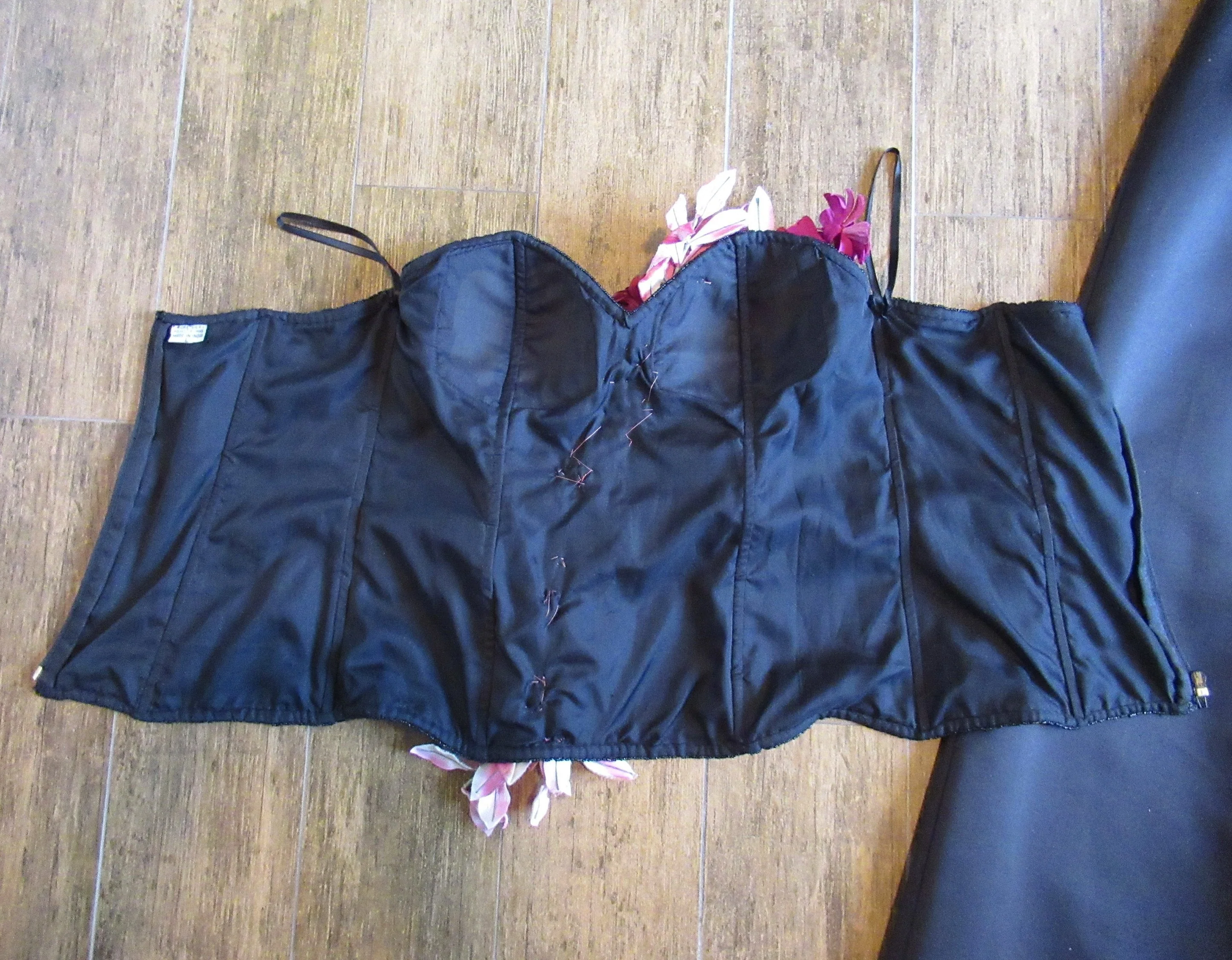 Sz S Formal Two Piece Set Silk Bustier and Skirt, 35 Inch Bust, Black Long A-Line 28 Waist Skirt, Sewn On Flowers, Made India, Crinoline Lined - Image 10