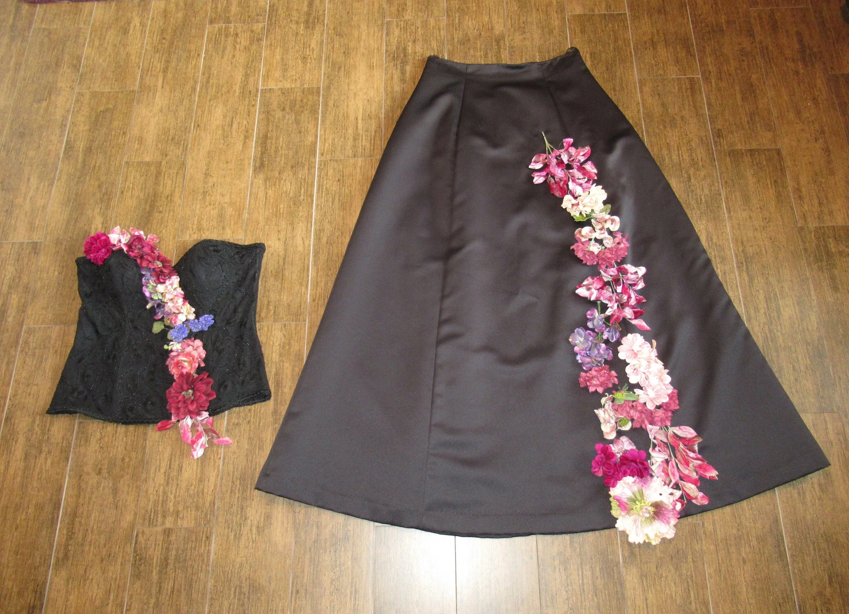 Sz S Formal Two Piece Set Silk Bustier and Skirt, 35 Inch Bust, Black Long A-Line 28 Waist Skirt, Sewn On Flowers, Made India, Crinoline Lined - Image 9