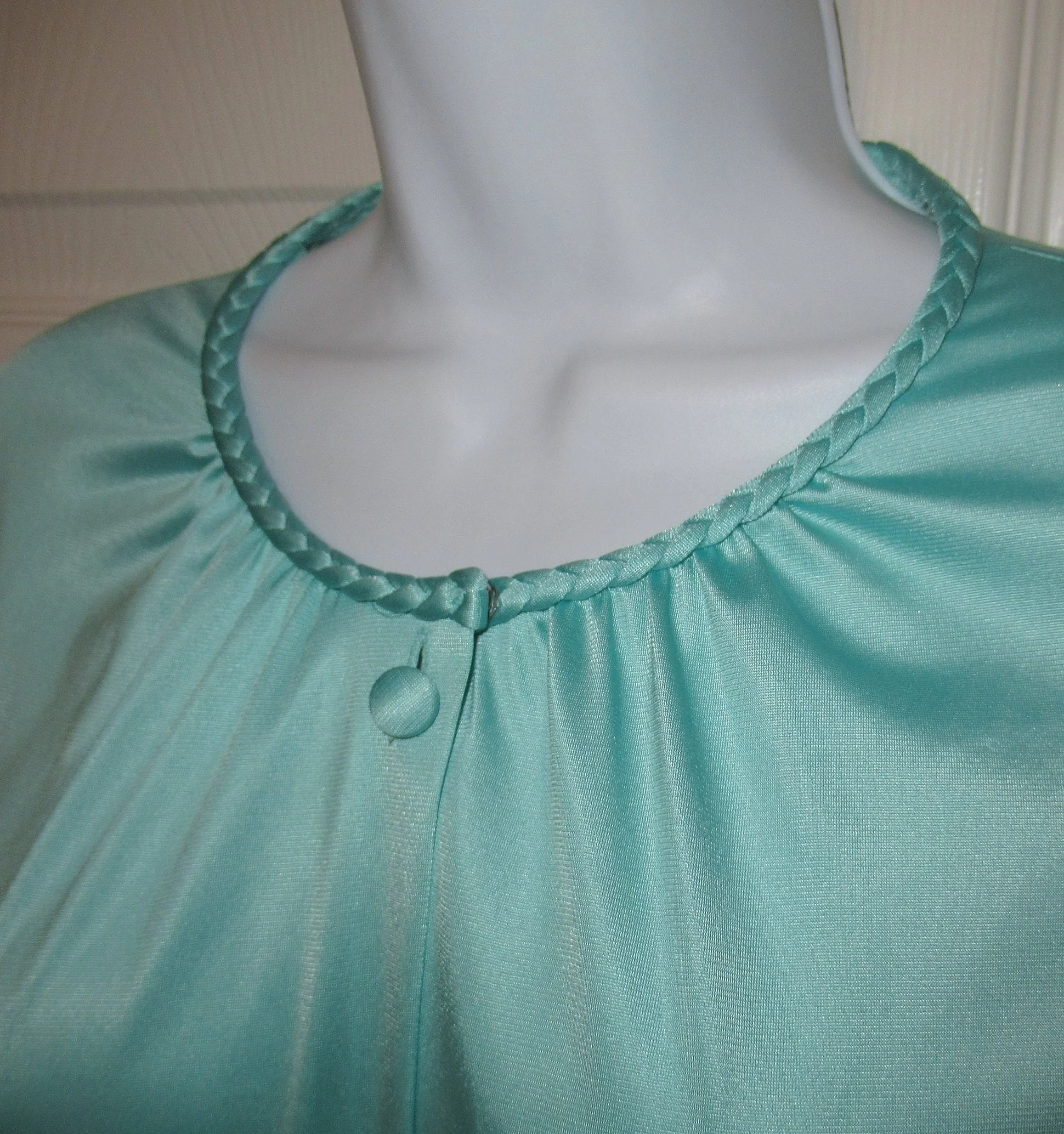 Sz S Robe 43 Bust A-Line Shape Cloth Covered Front Buttons Teal Nylon Knee Length Elbow Length Sleeves Top Braid Trim Vtg by Vanity Fair - Image 7