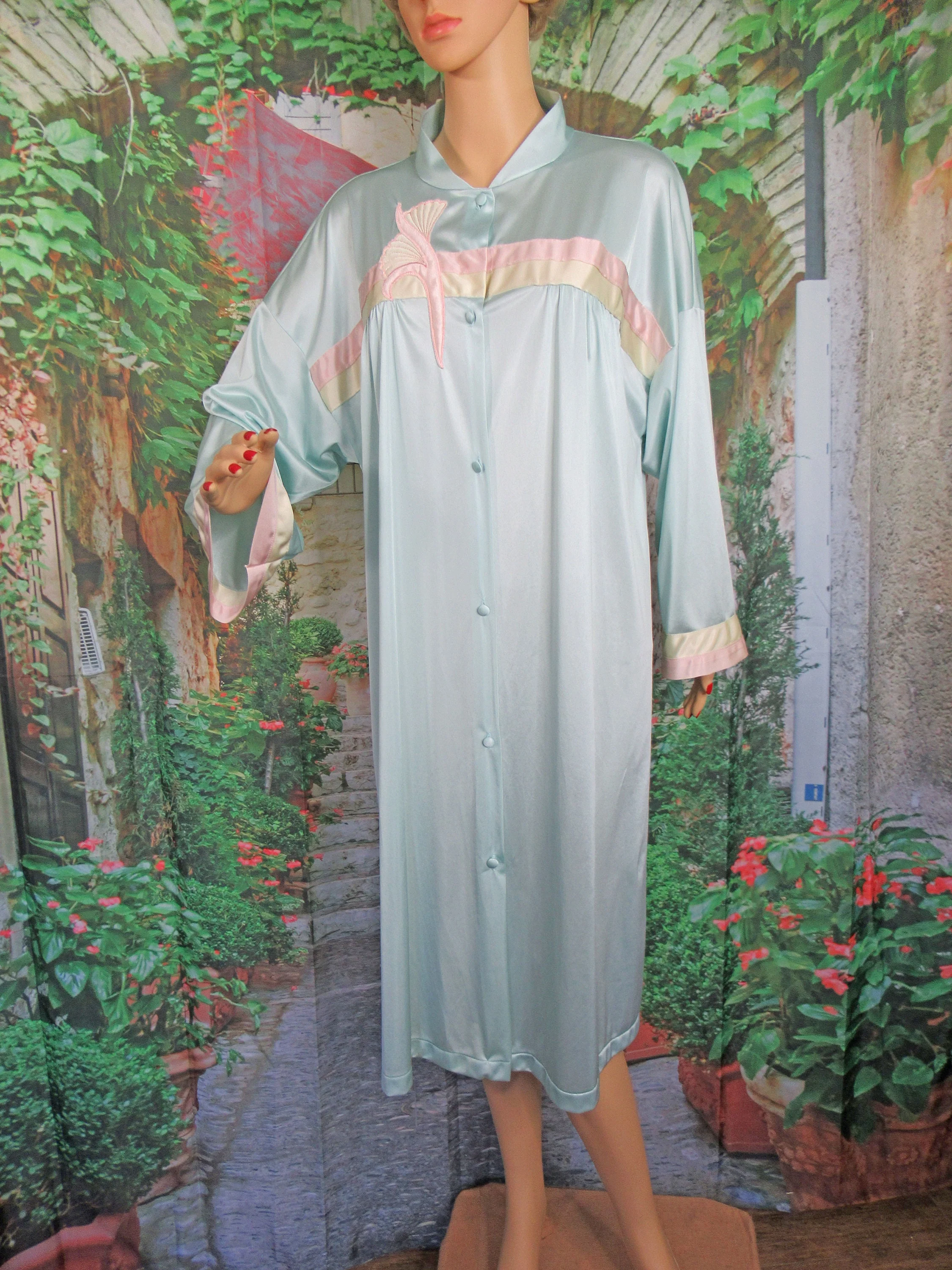 Sz Xl Robe 48 Inch Bust Nylon Button Front Teal Blue with Pink and Yellow Front Applique Trim, Knee Length, Made In Usa Vtg by Vanity Fair - Image 9