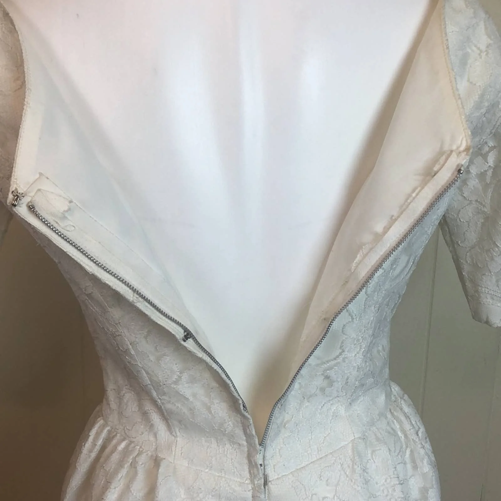 True Vintage Delicate Lace Floral Sheath Dress Small - Image 5