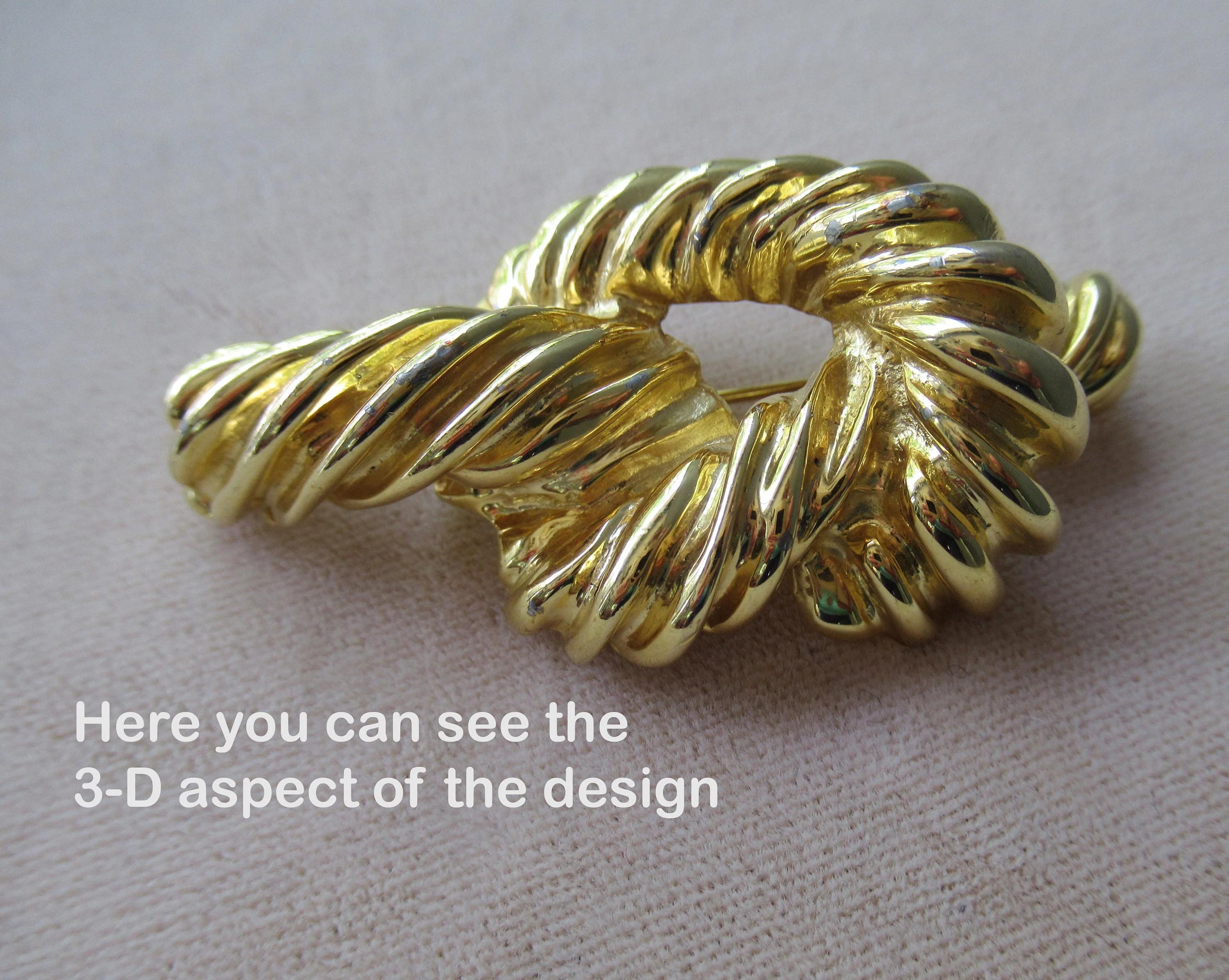 Twisted Rope Knot Brooch 2 and 1/4 by 1 Inch Three Dimensional No Designer Logo Gold Tone Metal Well Made with Good Weight Vtg Charm - Image 5