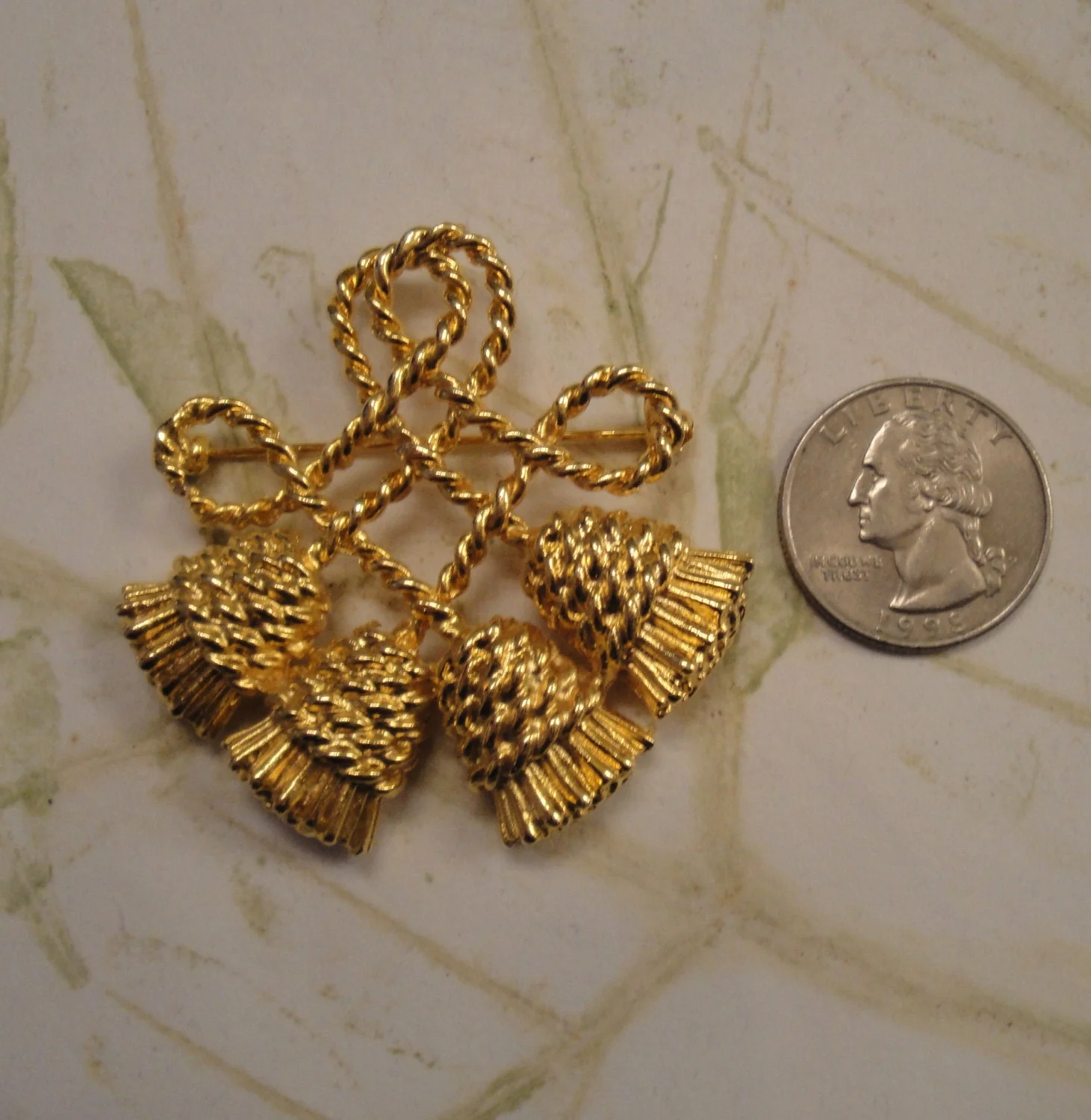 Twisted Tassel Brooch with Finely Detailed Design In Gold Tone Metal Bold 2 Inches In Size, Lovely 80s Unsigned Piece, Classic Style - Image 3