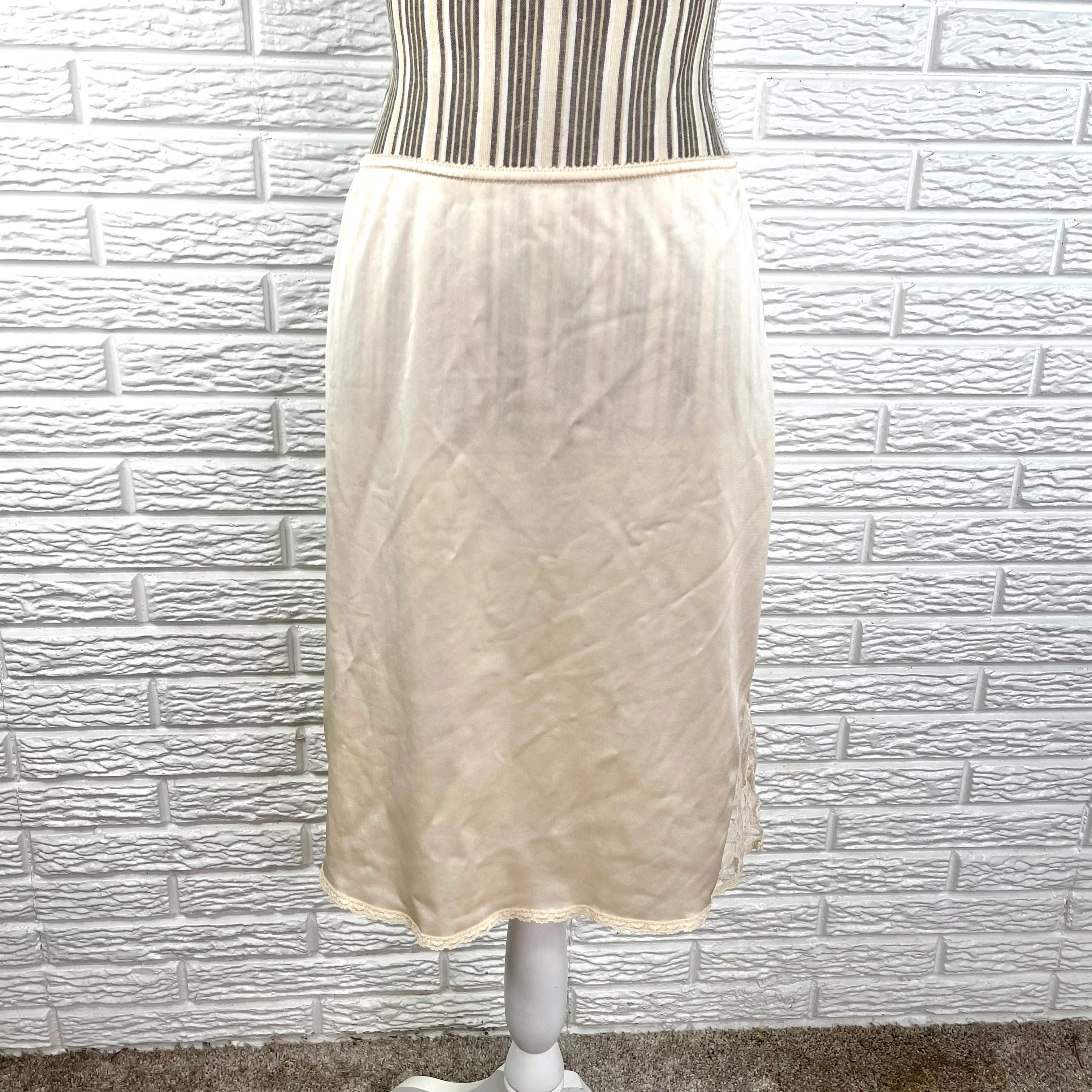 Union Made Cream Satin Skirt Skip By Maidenform - Image 3