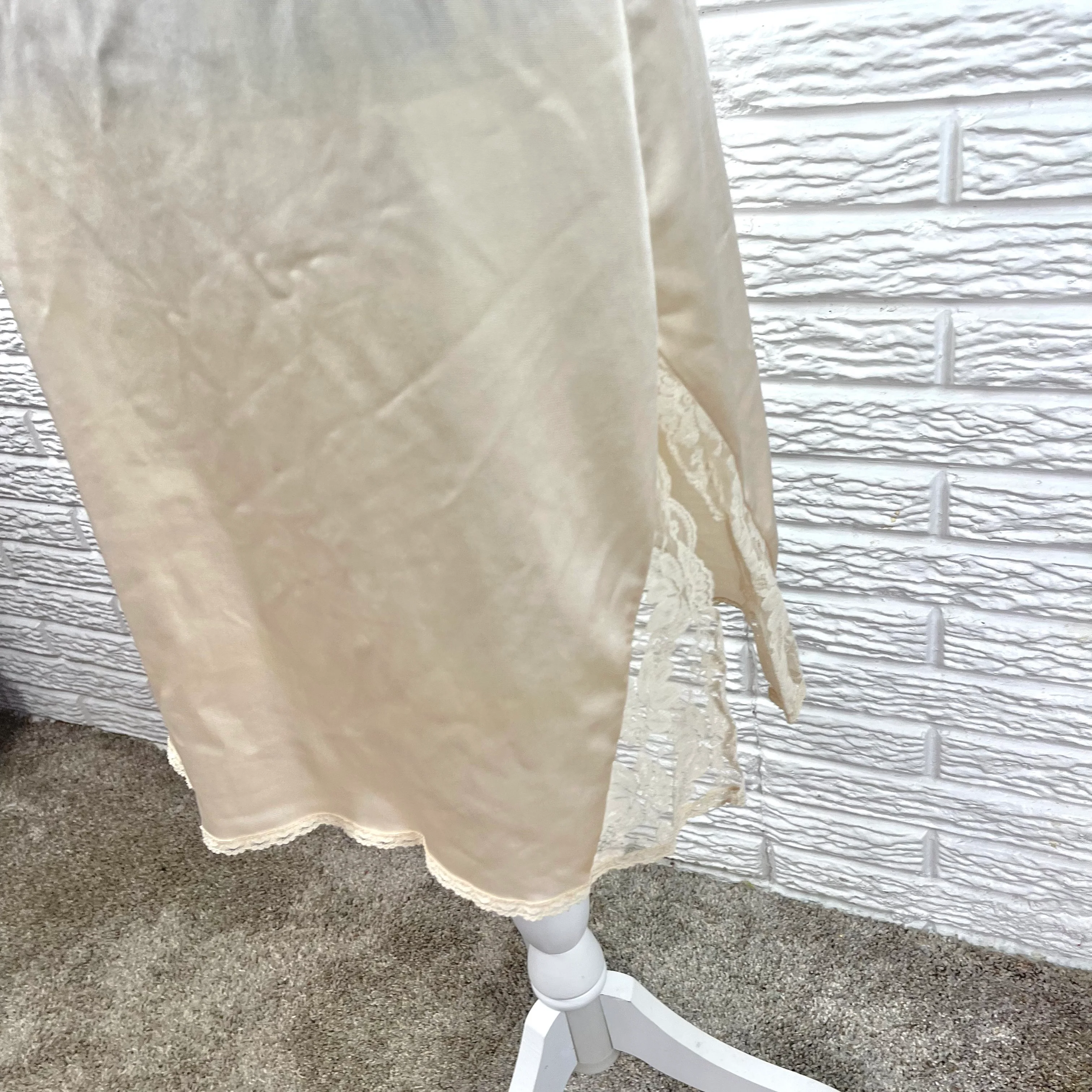 Union Made Cream Satin Skirt Skip By Maidenform - Image 5